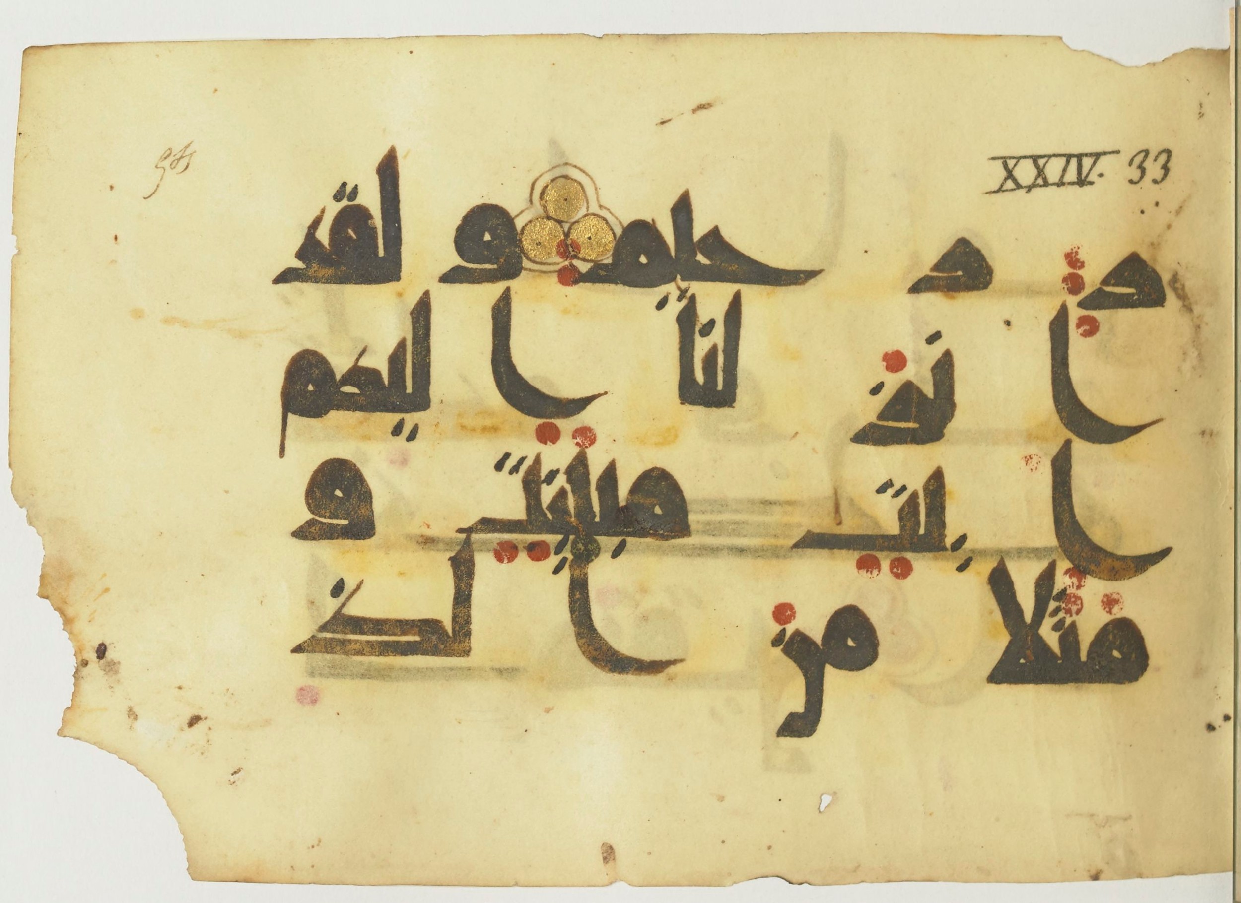 Paris, Bibliothèque nationale de France, Arabe 365 (a), in Kūfī D.I / D.III script, showing Surah 24:33 from Mid 8th to Late 9th Century AD found in Fustat (Old Cairo), Egypt, currently housed at Bibliothèque nationale de France, Paris