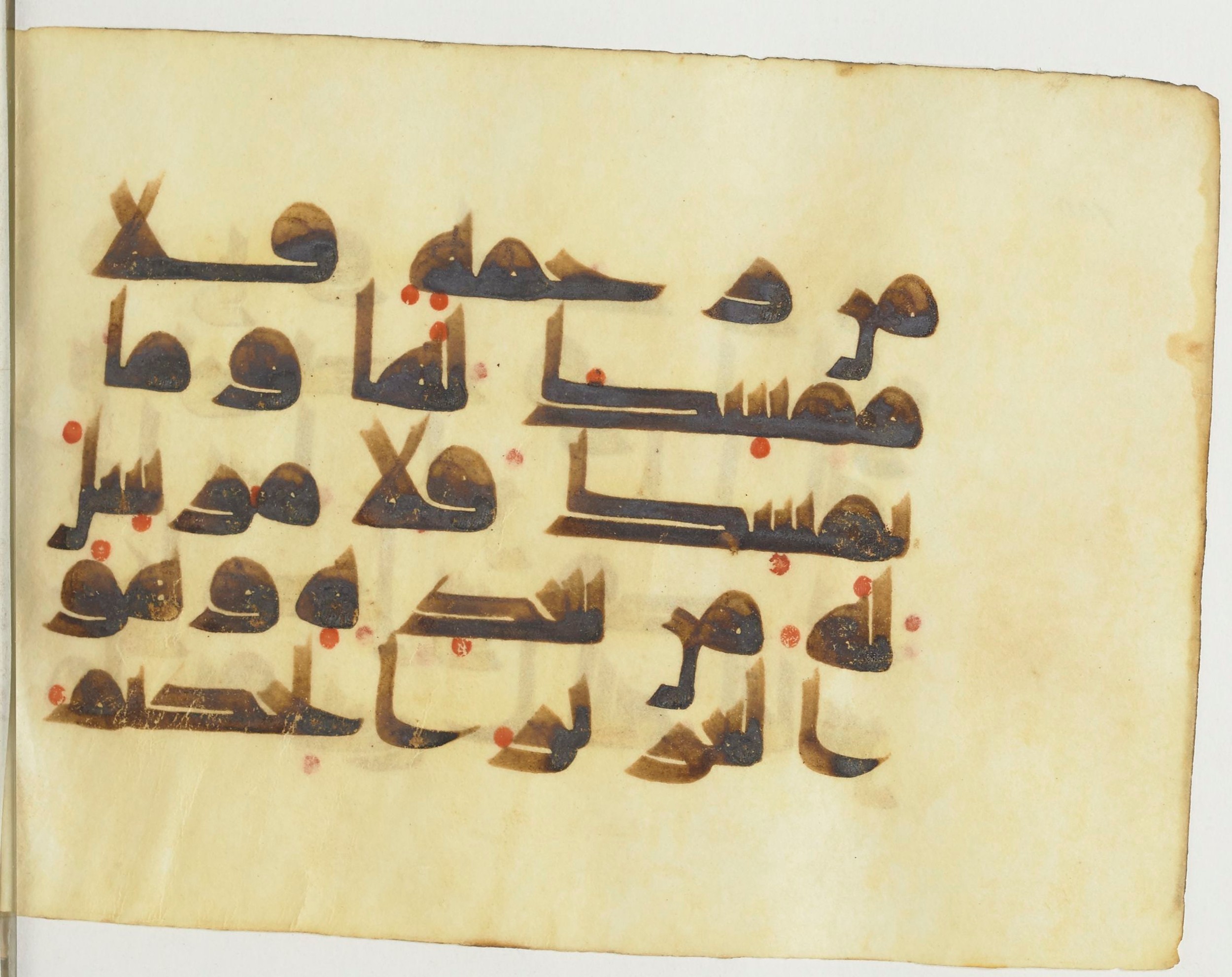 Paris, Bibliothèque nationale de France, Arabe 365 (b) (Scan 2), in Kufic D.I script, showing Surah 35:2 from Mid-8th to Late 9th Century AD found in Fustat (Old Cairo), Egypt, currently housed at Bibliothèque nationale de France, Paris