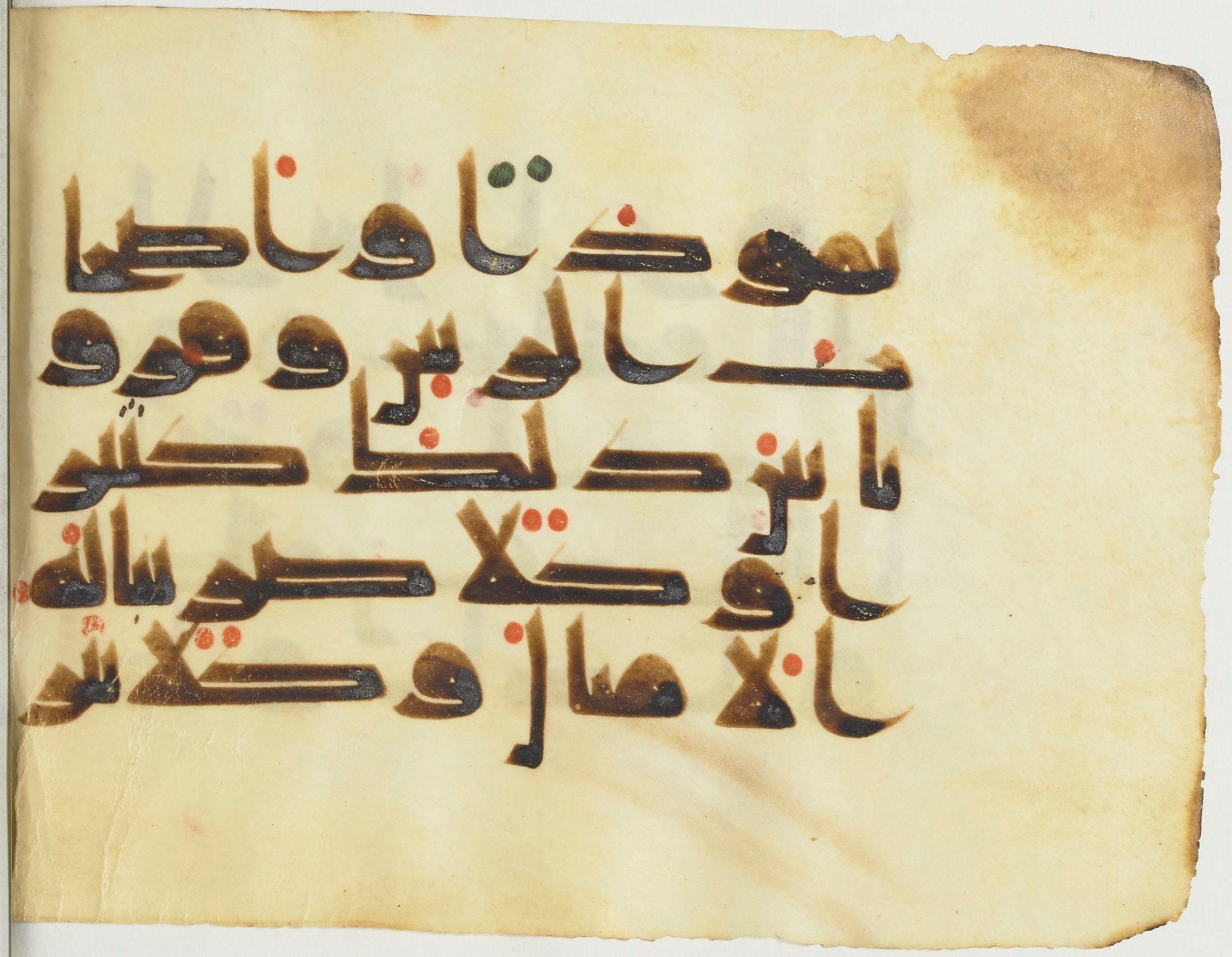 Paris, Bibliothèque nationale de France, Arabe 365 (b) (Scan 1), in Kufic D.I script, showing Surah 25:39 from Mid-8th to Late 9th Century AD found in Fustat (Old Cairo), Egypt, currently housed at Bibliothèque nationale de France, Paris
