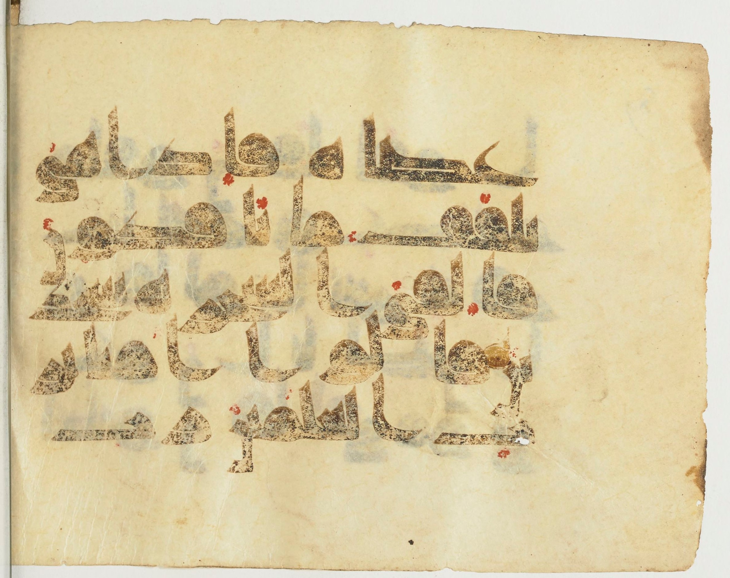 Paris, Bibliothèque nationale de France, Arabe 365 (b) (Scan 2), in Kufic D.I script, showing Surah 26:45 from Mid-8th to Late 9th Century AD found in Fustat (Old Cairo), Egypt, currently housed at Bibliothèque nationale de France, Paris