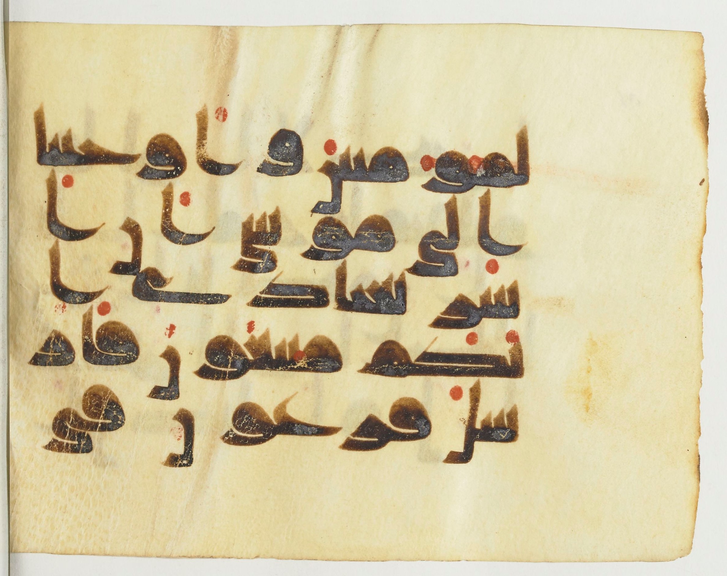 Paris, Bibliothèque nationale de France, Arabe 365 (b), in Kufic D.I script, showing Surah 26:52 from Mid-8th to Late 9th Century AD found in Fustat (Old Cairo), Egypt, currently housed at Bibliothèque nationale de France, Paris