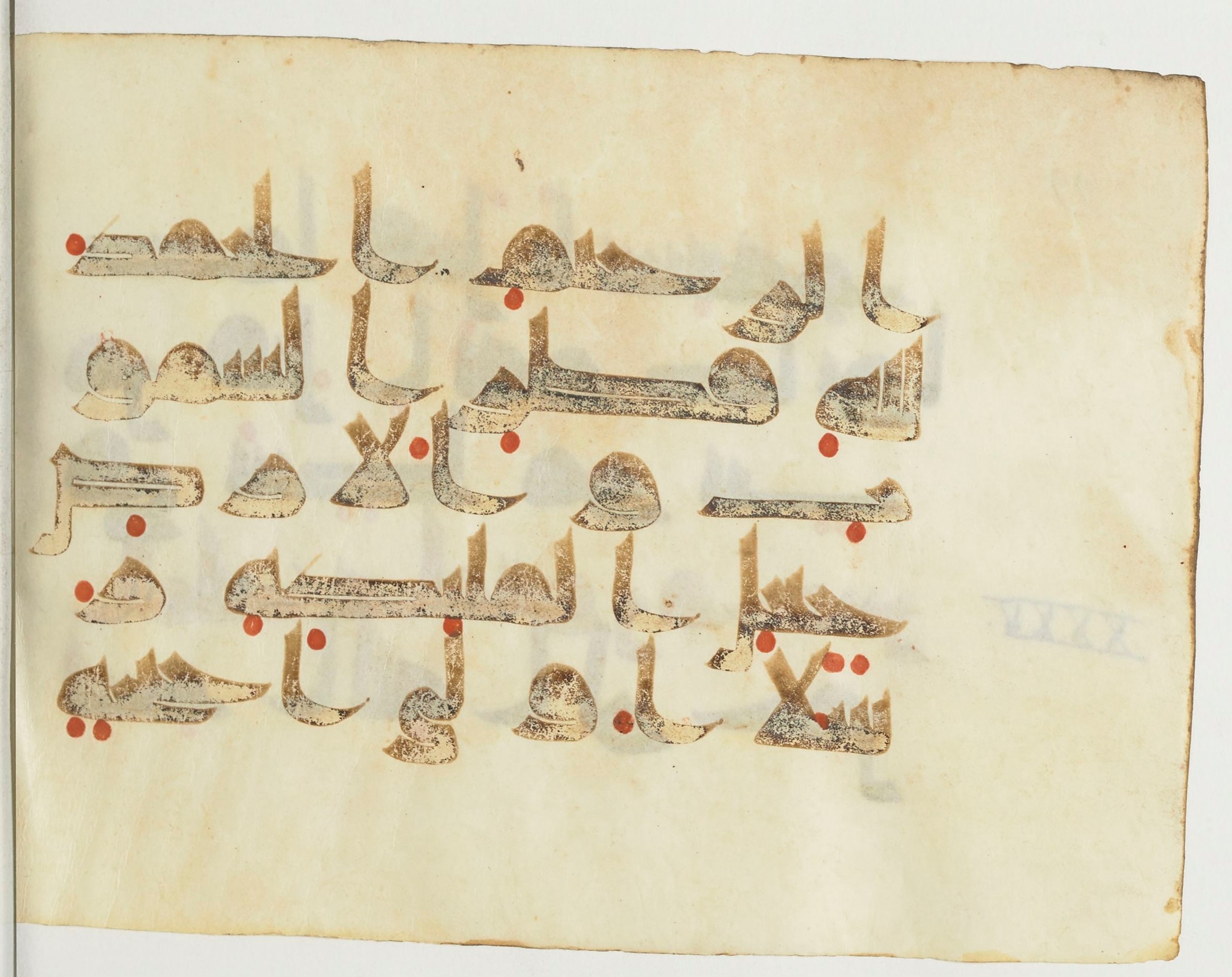 Paris, Bibliothèque nationale de France, Arabe 365 (b), in Kufic D.I script, showing Surah 35:0 from Mid-8th to Late 9th Century AD found in Fustat (Old Cairo), Egypt, currently housed at Bibliothèque nationale de France, Paris