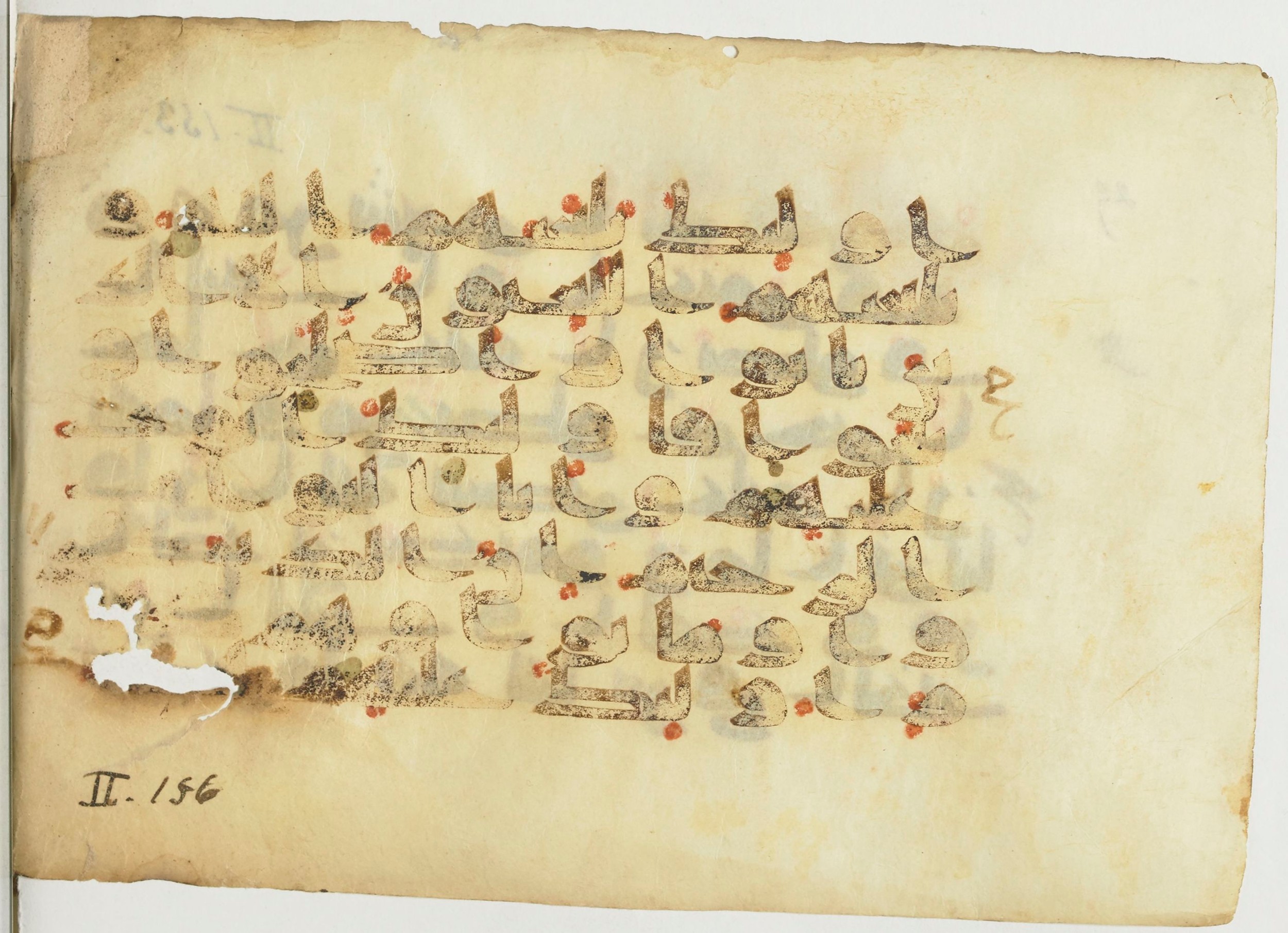BnF Arabe 366 (d) (Scan 2), in Kufic (Group D) script, showing Surah 2:159 from Mid 8th to Late 10th Century AD found in Fustat (Old Cairo), Egypt, currently housed at Bibliothèque nationale de France, Paris