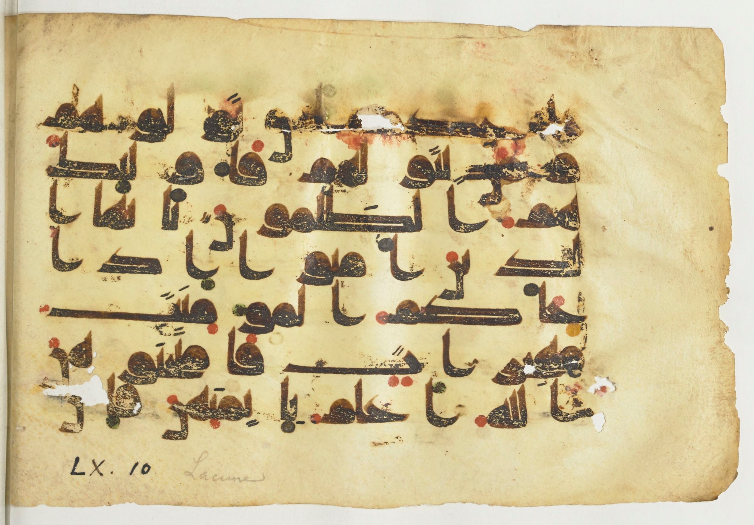 Paris, Bibliothèque nationale de France, Arabe 366 (f), in Kūfī D.I script, showing Surah 60:10 from Mid-8th to Late 10th Century AD found in al-Fusṭāṭ (Old Cairo), Egypt, currently housed at Bibliothèque nationale de France, Paris