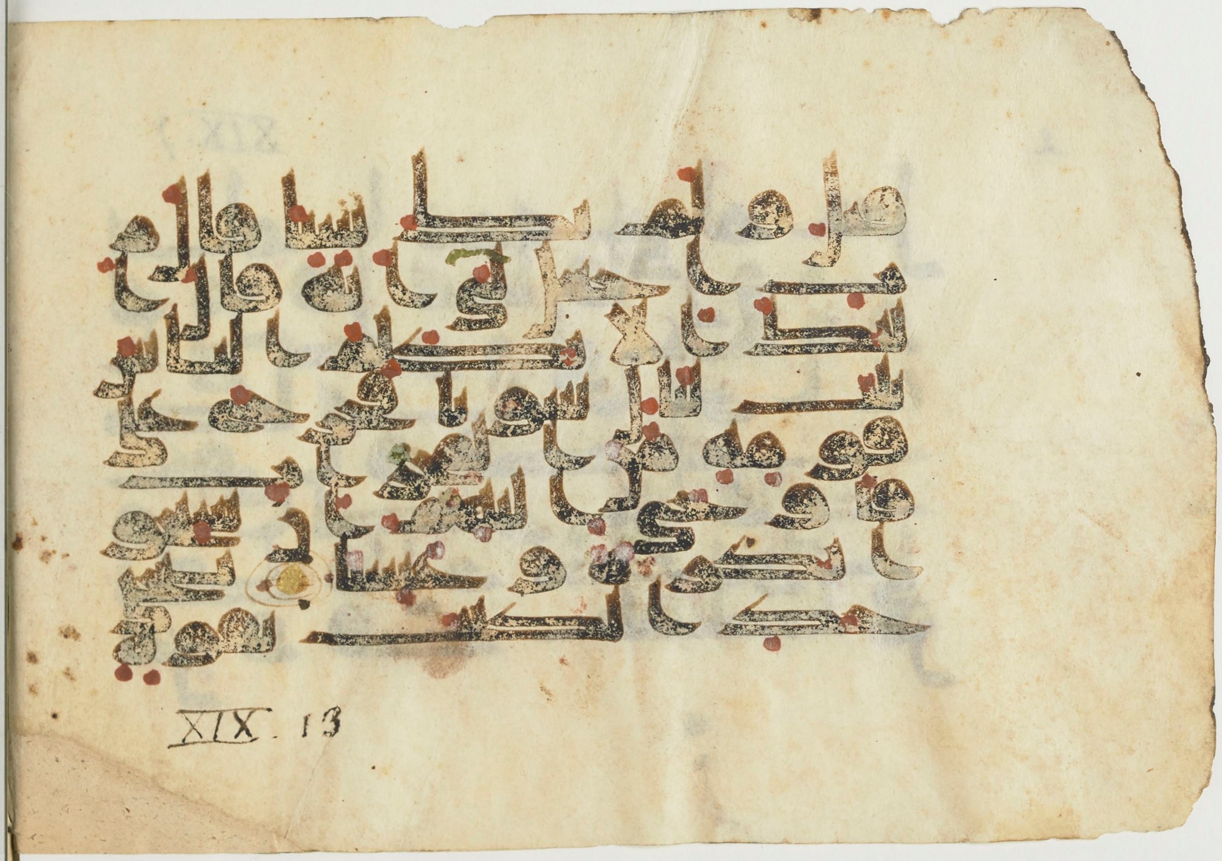 Paris, Bibliothèque nationale de France, Arabe 367 (a), in Kūfī Group D script, showing Surah 19:10 from Mid 8th to 10th Century AD found in Fustat (Old Cairo), Egypt, currently housed at Bibliothèque nationale de France, Paris
