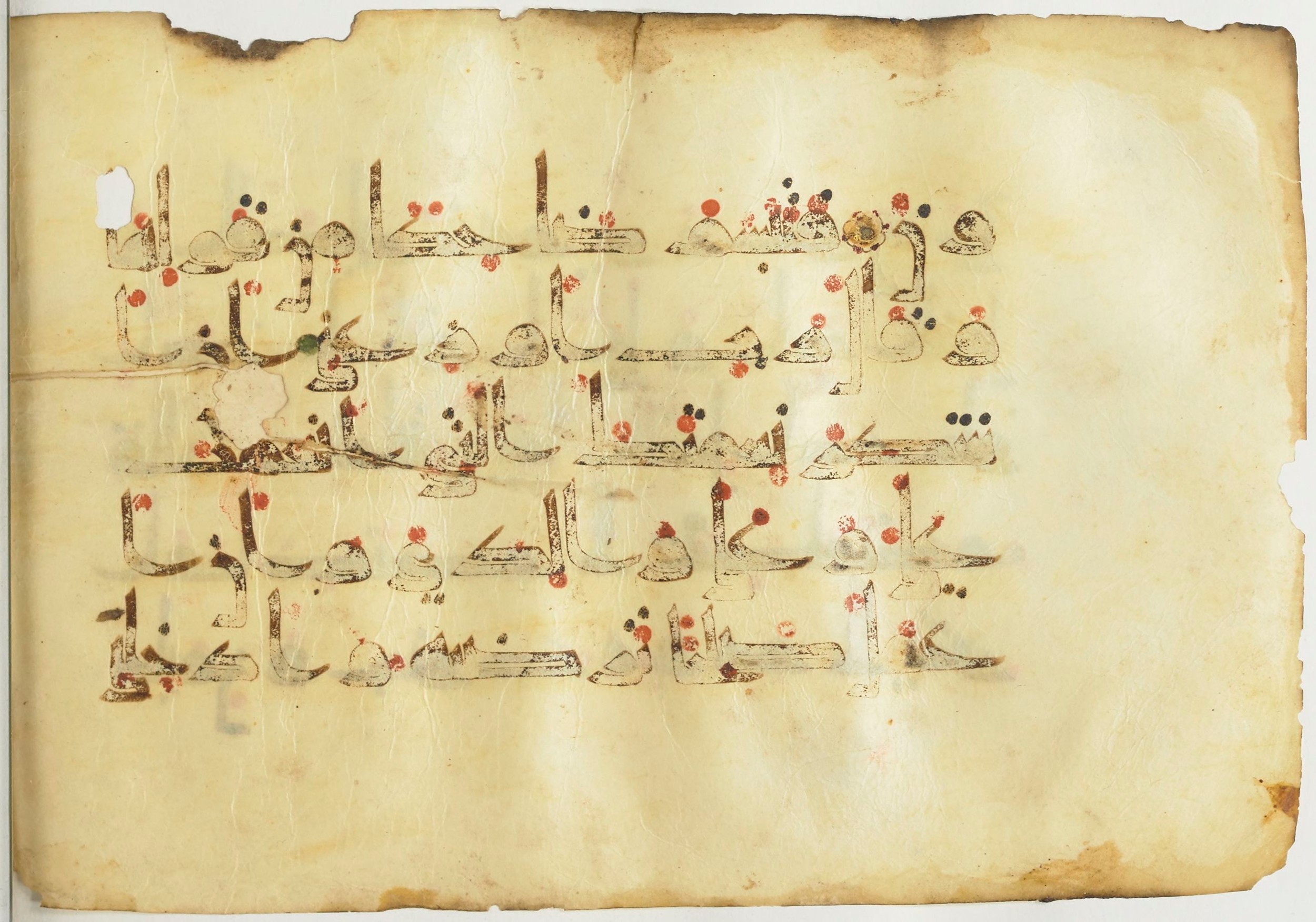 Paris, Bibliothèque nationale de France, Arabe 367 (f) (Scan 1), in Kufic D.Vb script, showing Surah 27:19 from Mid 8th to Late 10th Century AD found in Fustat (Old Cairo), Egypt, currently housed at Bibliothèque nationale de France, Paris
