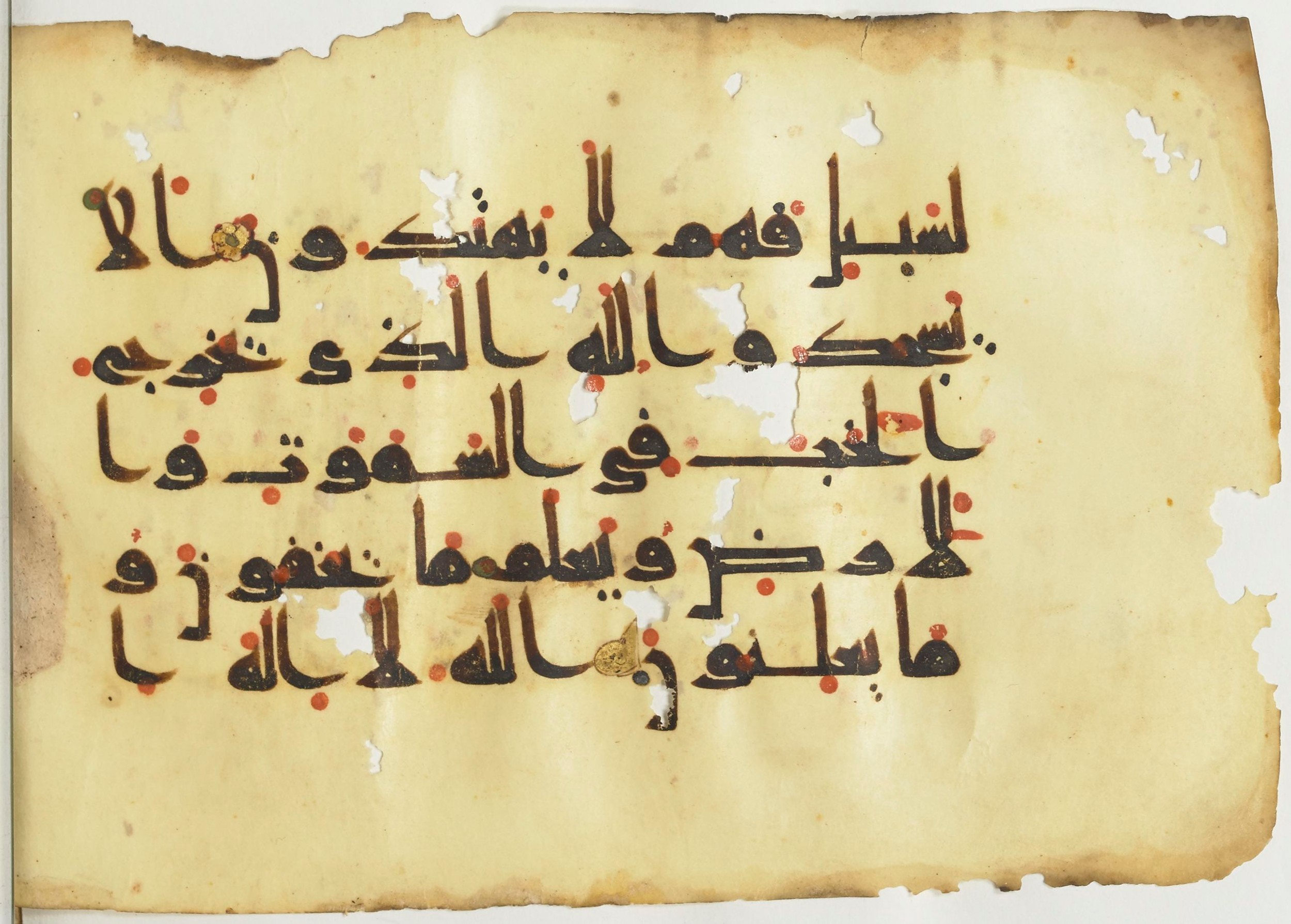 Paris, Bibliothèque nationale de France, Arabe 367 (f), in Kufic D.Vb script, showing Surah 27:25 from Mid 8th to Late 10th Century AD found in Fustat (Old Cairo), Egypt, currently housed at Bibliothèque nationale de France, Paris