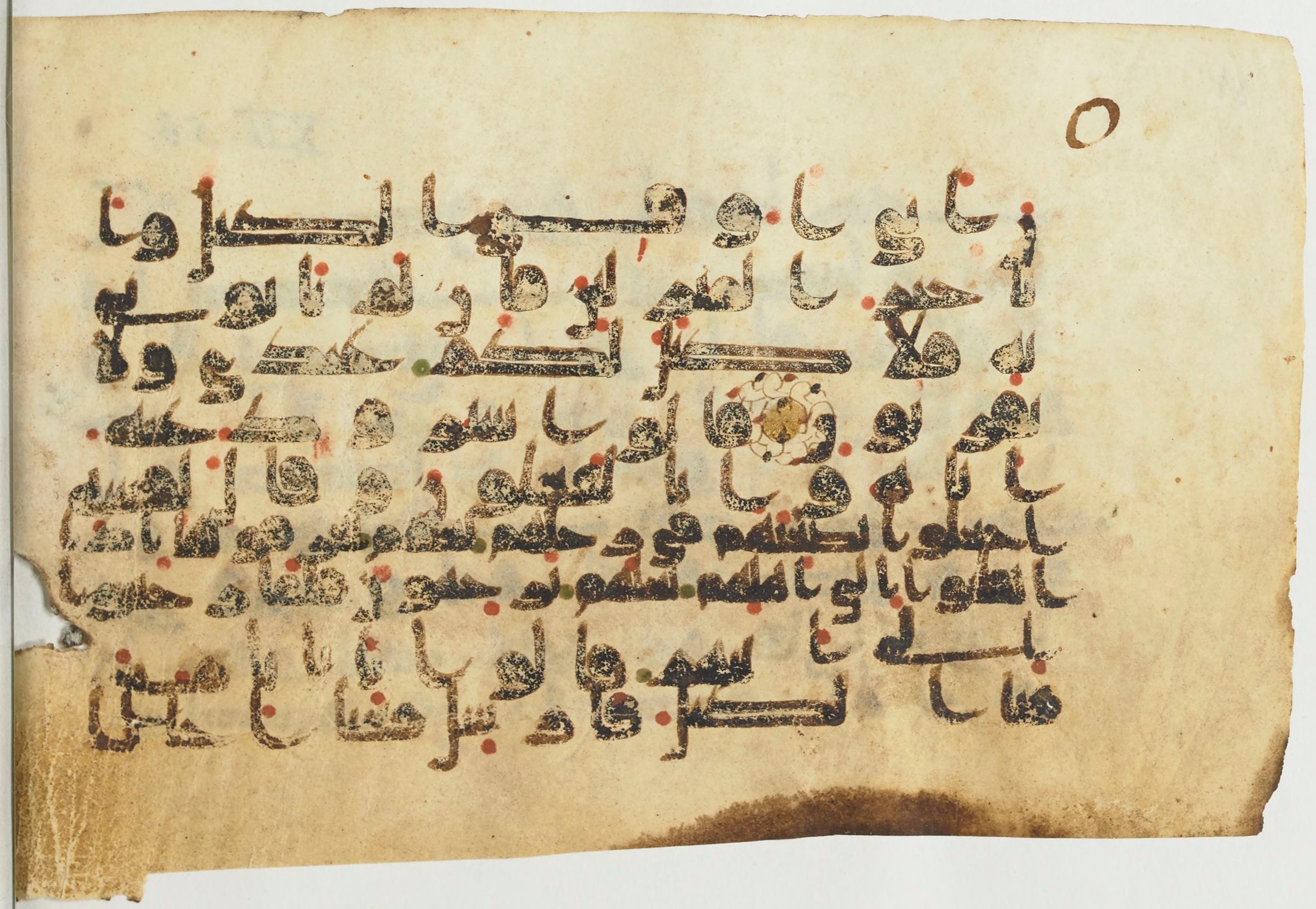 Paris, Bibliothèque nationale de France, Arabe 367 (g) (Scan 2), in Kufic D.I / D.III script, showing Surah 12:59 from Mid 8th to Late 10th Century AD found in al-Fusṭāṭ (Old Cairo), Egypt, currently housed at Bibliothèque nationale de France, Paris