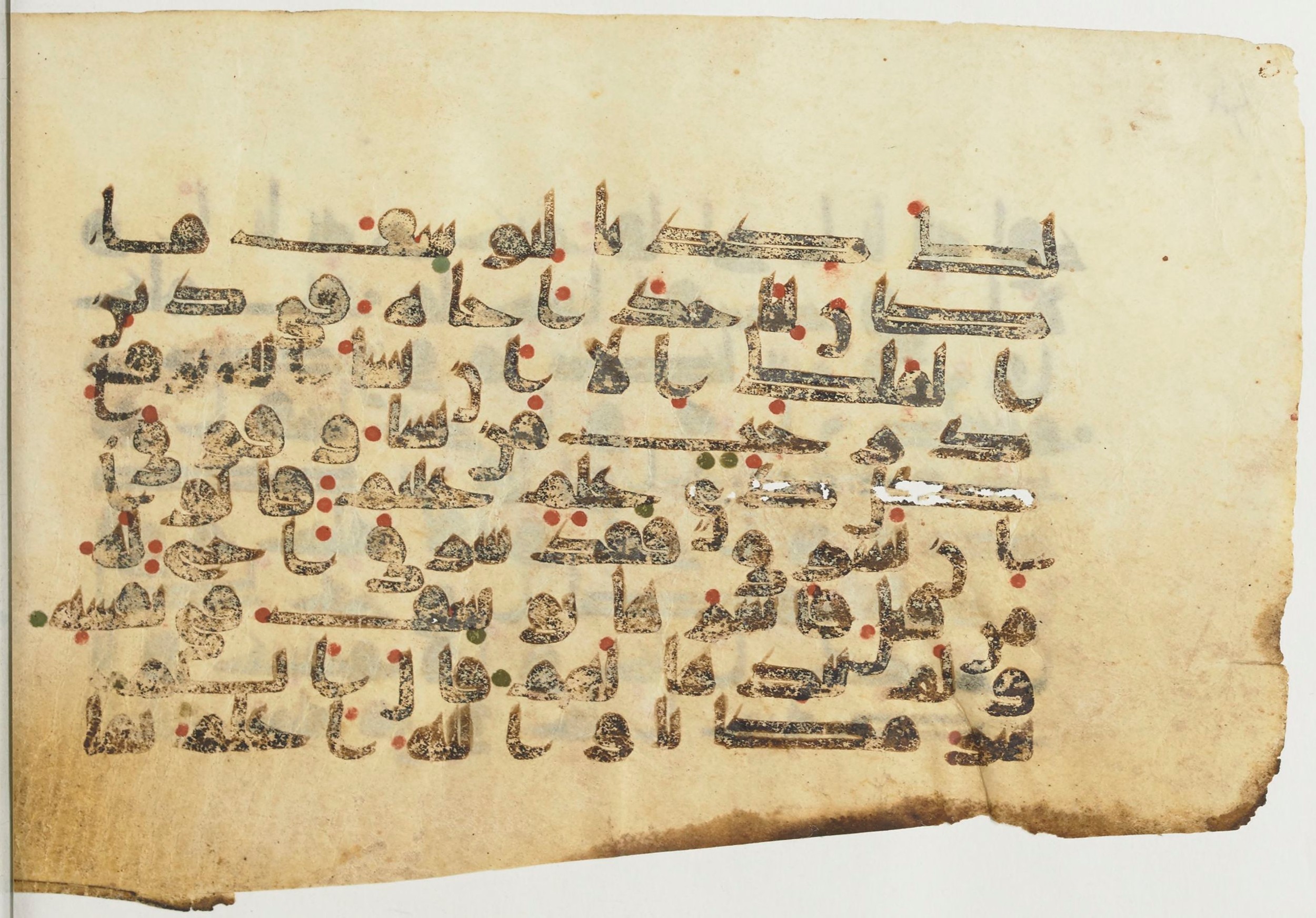 Paris, Bibliothèque nationale de France, Arabe 367 (g) (Scan 2), in Kufic D.I / D.III script, showing Surah 12:76 from Mid 8th to Late 10th Century AD found in al-Fusṭāṭ (Old Cairo), Egypt, currently housed at Bibliothèque nationale de France, Paris