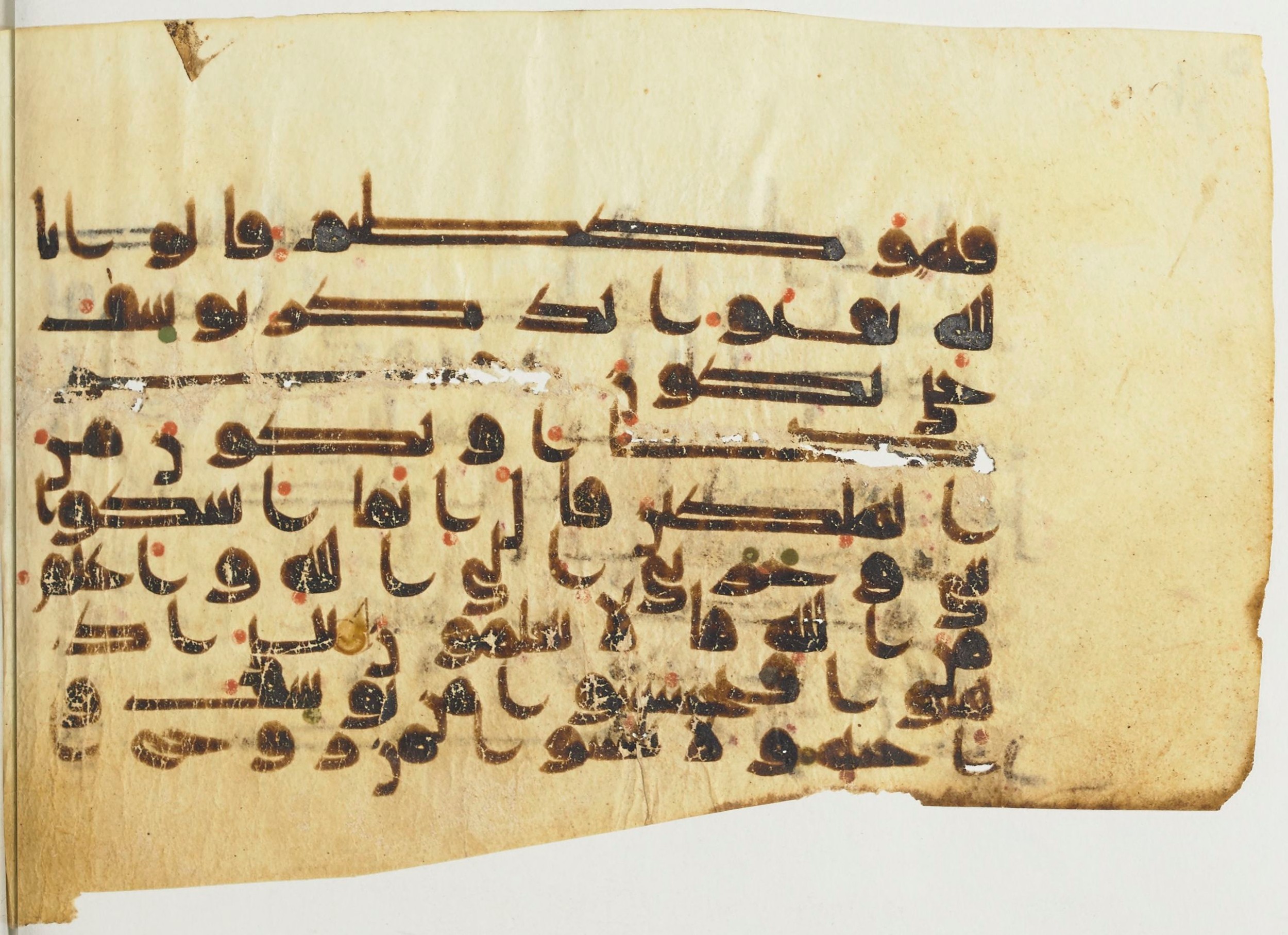 Paris, Bibliothèque nationale de France, Arabe 367 (g) (Scan 1), in Kufic D.I / D.III script, showing Surah 12:87 from Mid 8th to Late 10th Century AD found in al-Fusṭāṭ (Old Cairo), Egypt, currently housed at Bibliothèque nationale de France, Paris