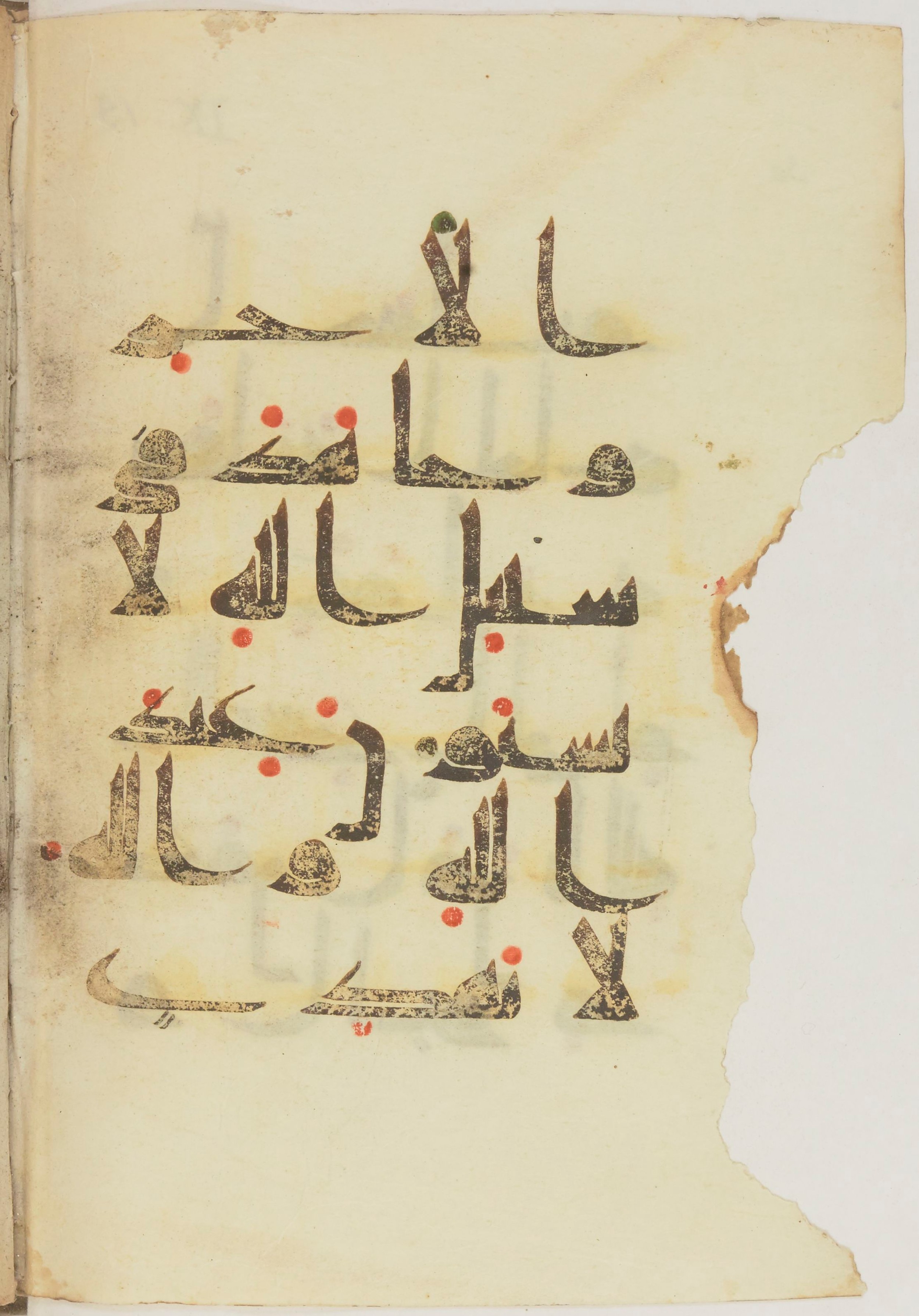 Paris, Bibliothèque nationale de France, Arabe 368 (Scan 2), in kūfī D.Vb script, showing Surah 9:19 from Mid 8th to Late 10th Century AD found in Fustat (Old Cairo), Egypt, currently housed at Bibliothèque nationale de France, Paris