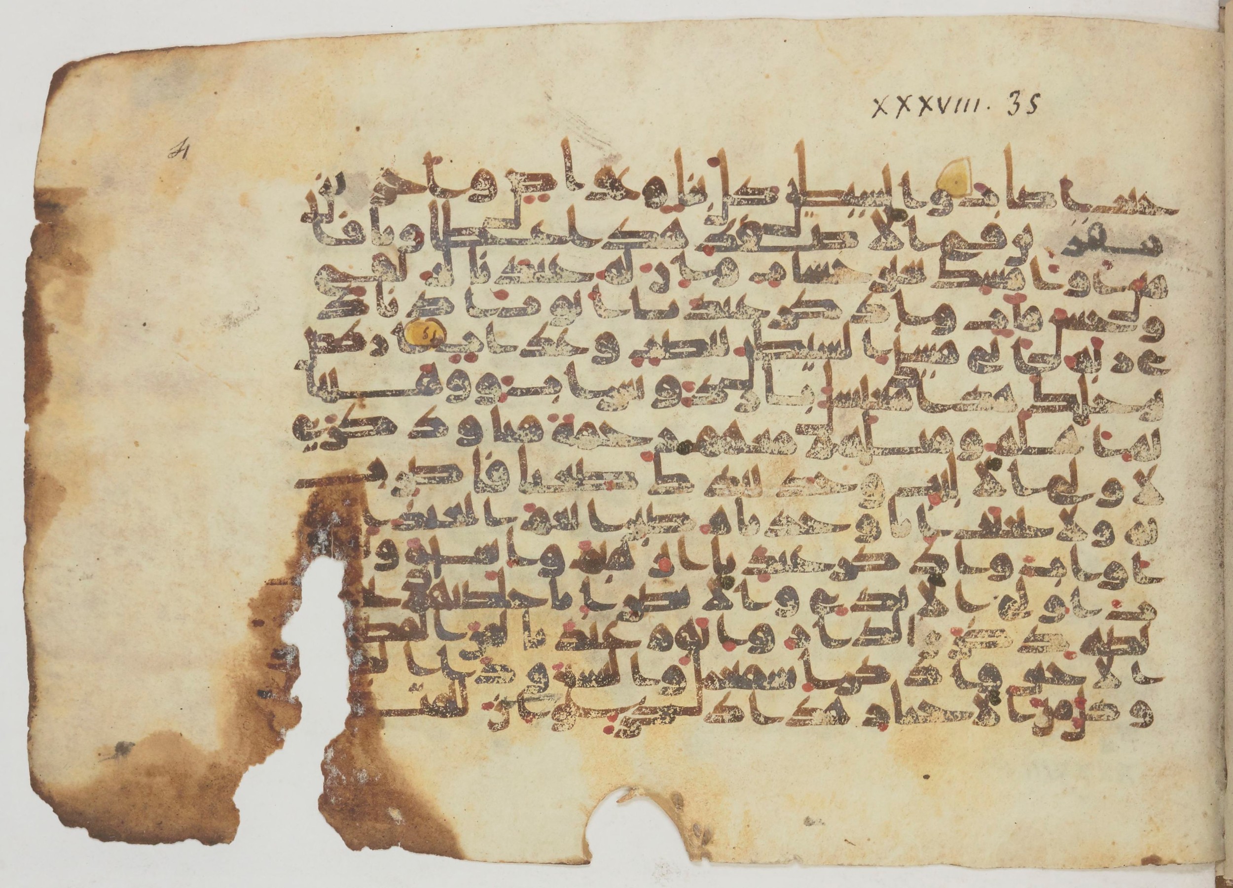 Paris, Bibliothèque nationale de France, Arabe 369 (a), in Kūfī (type D) script, showing Surah 38:39 from Mid 8th to Late 9th Century AD found in Fustat (Old Cairo), Egypt, currently housed at Bibliothèque nationale de France, Paris