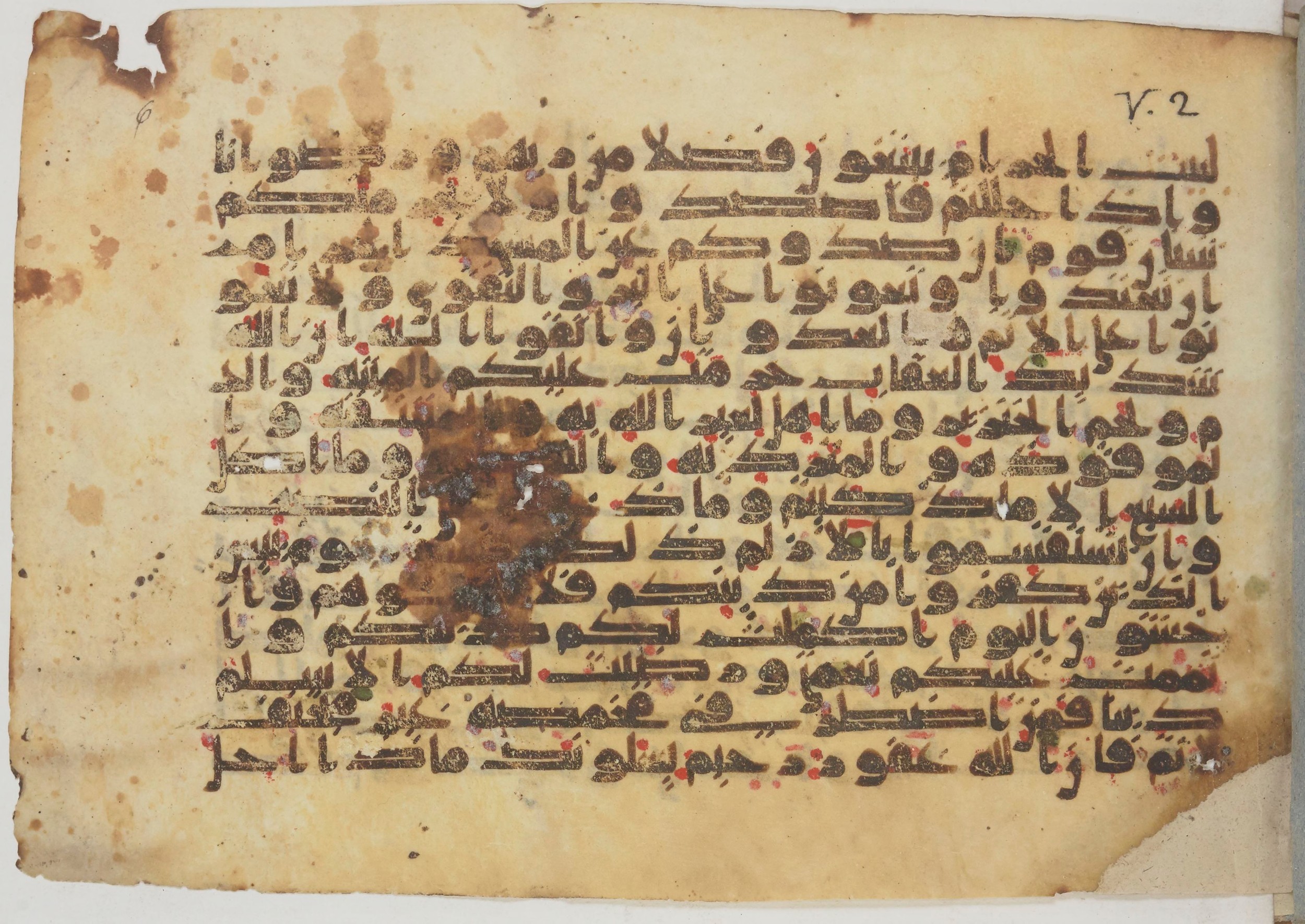 Paris, Bibliothèque nationale de France, Arabe 369 (b), in Kūfī E.I script, showing Surah 5:2 from 9th to 10th Century AD found in Fustat (Old Cairo), Egypt, currently housed at Bibliothèque nationale de France, Paris