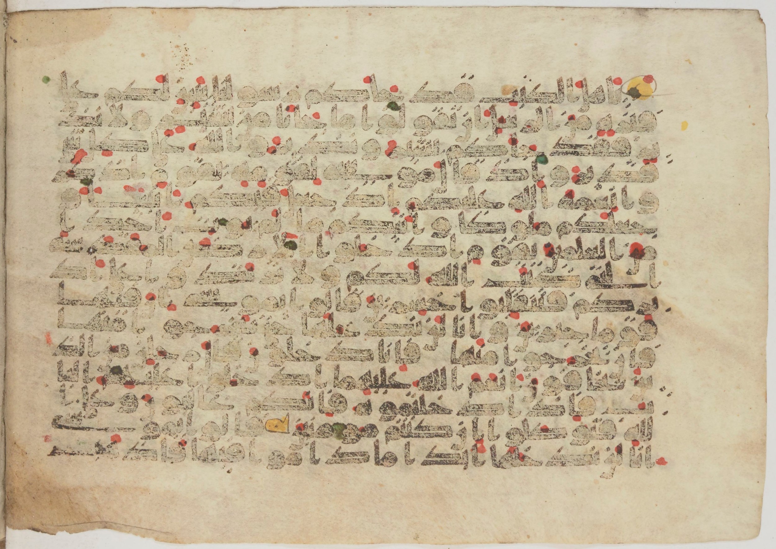 Paris, Bibliothèque nationale de France, Arabe 369 (b), in Kūfī E.I script, showing Surah 5:21 from 9th to 10th Century AD found in Fustat (Old Cairo), Egypt, currently housed at Bibliothèque nationale de France, Paris