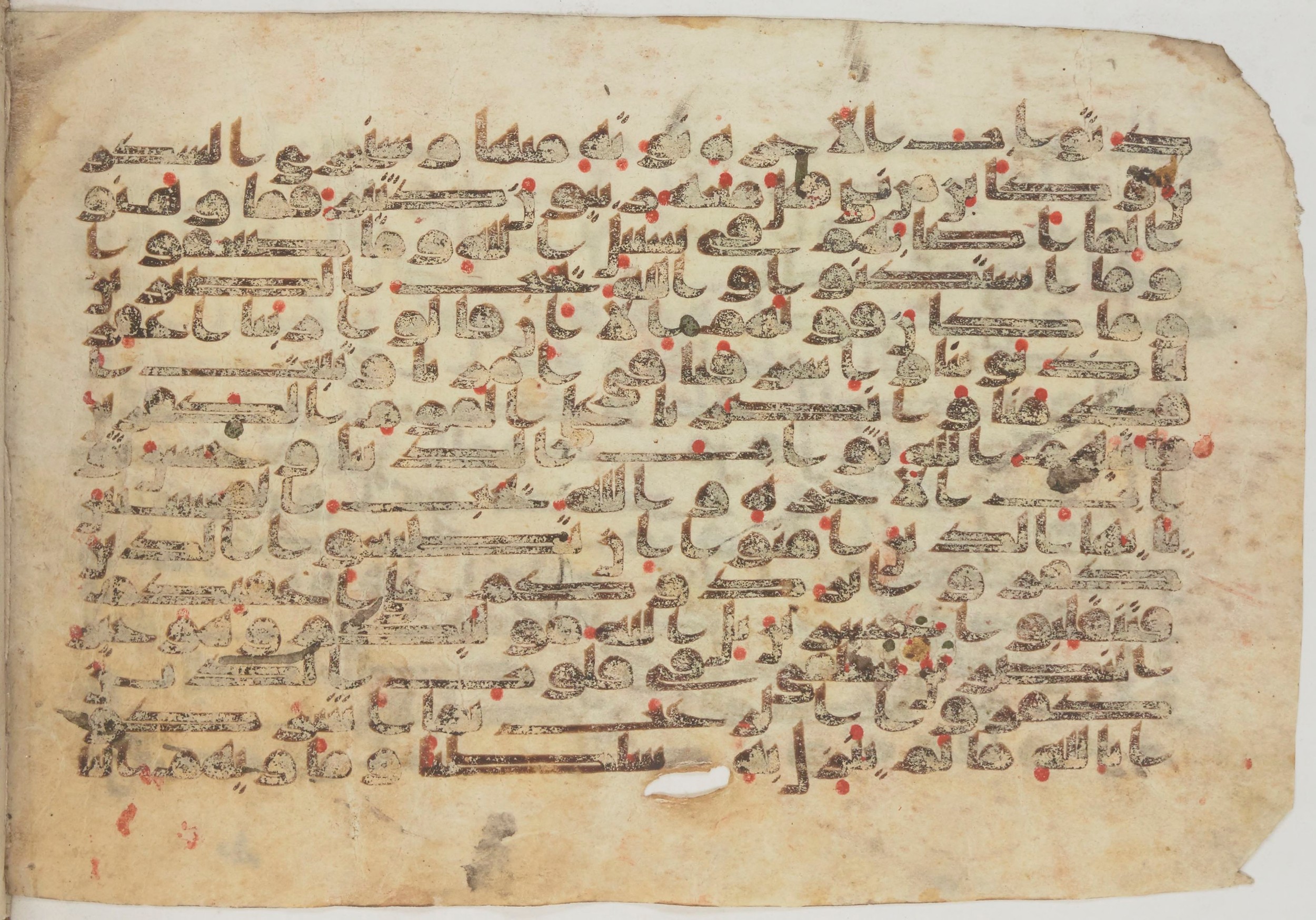 Paris, Bibliothèque nationale de France, Arabe 369 (c), in Kūfī (type D I) script, showing Surah 3:149 from Mid 8th to Late 9th Century AD found in Fustat (Old Cairo), Egypt, currently housed at Bibliothèque nationale de France, Paris