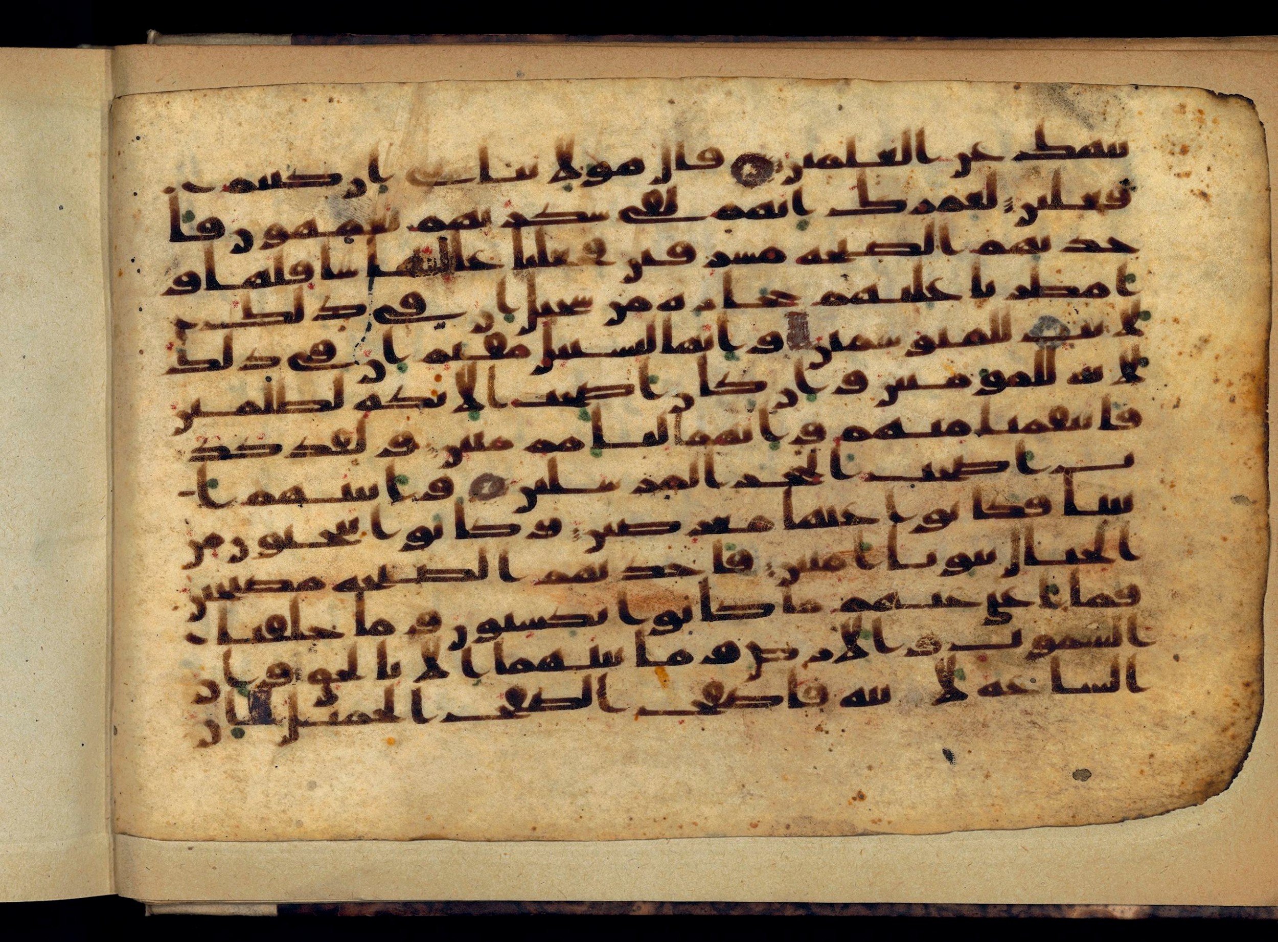 Paris, Bibliothèque nationale de France, Arabe 370 (a), in other (non classified) script, showing Surah 15:71 from 8th to 9th Century AD found in Fustat (Old Cairo), Egypt, currently housed at Bibliothèque nationale de France, Paris