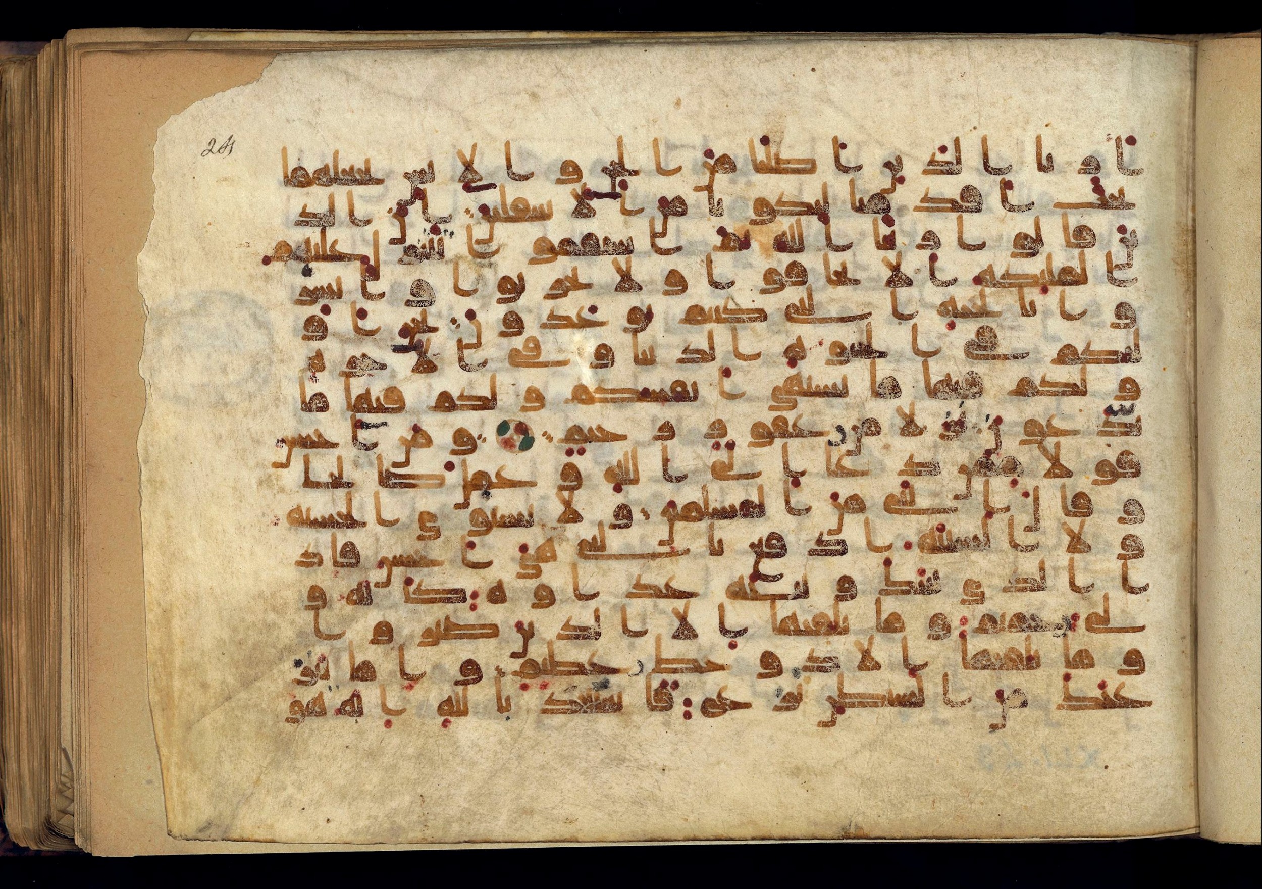 Paris, Bibliothèque nationale de France, Arabe 370 (c), in Kufic D.I script, showing Surah 41:32 from Mid 8th to Late 10th Century AD found in al-Fusṭāṭ (Old Cairo), Egypt, currently housed at Bibliothèque nationale de France, Paris