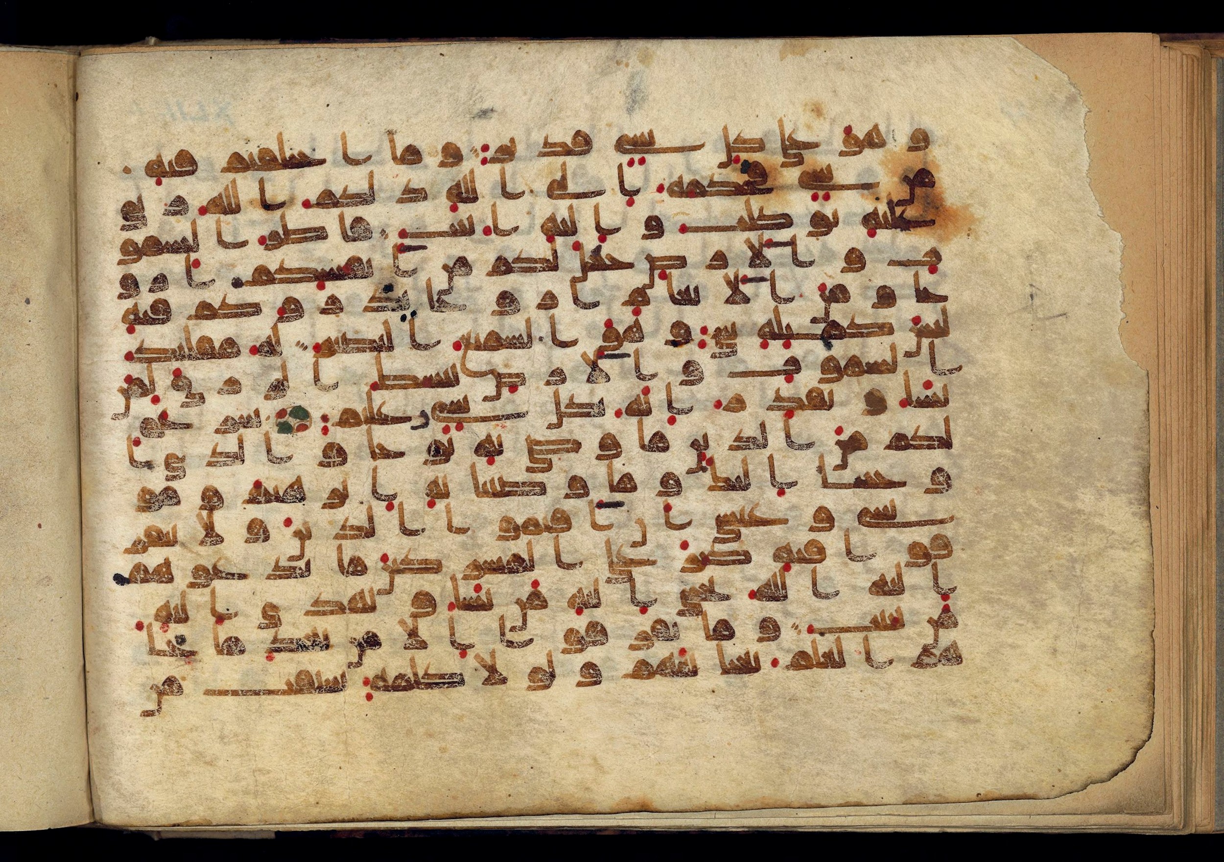 Paris, Bibliothèque nationale de France, Arabe 370 (c), in Kufic D.I script, showing Surah 42:12 from Mid 8th to Late 10th Century AD found in al-Fusṭāṭ (Old Cairo), Egypt, currently housed at Bibliothèque nationale de France, Paris