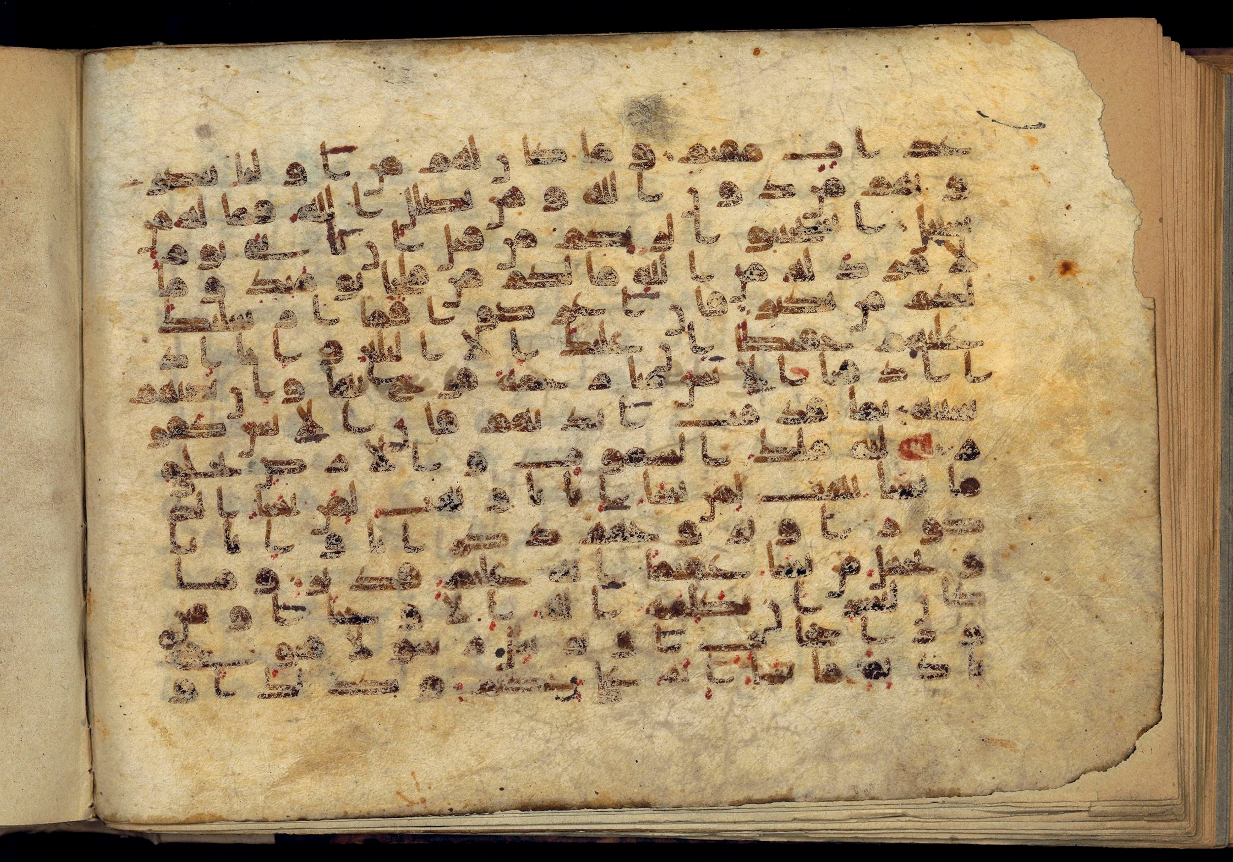 Paris, Bibliothèque nationale de France, Arabe 370 (c), in Kufic D.I script, showing Surah 42:49 from Mid 8th to Late 10th Century AD found in al-Fusṭāṭ (Old Cairo), Egypt, currently housed at Bibliothèque nationale de France, Paris
