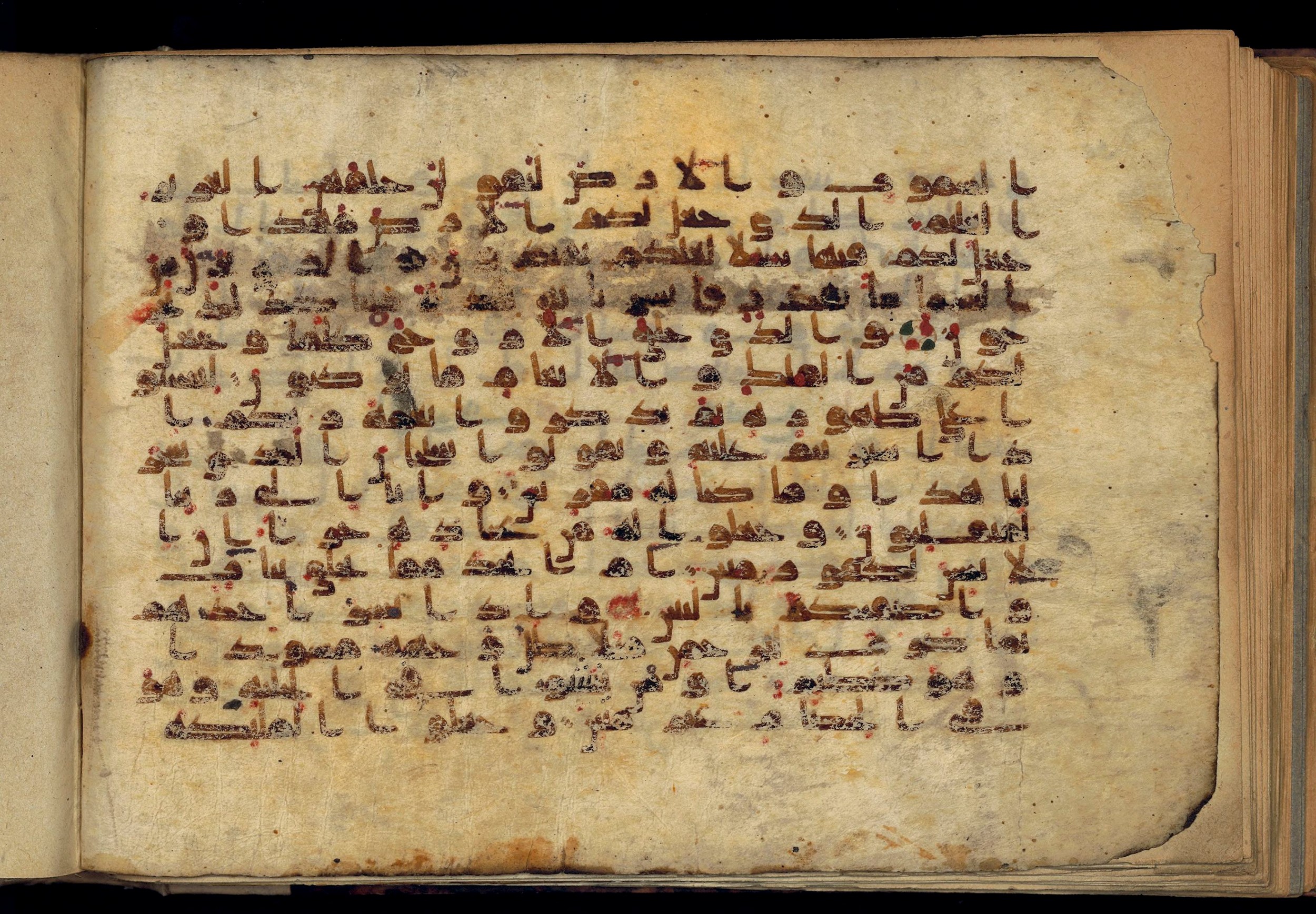 Paris, Bibliothèque nationale de France, Arabe 370 (c), in Kufic D.I script, showing Surah 43:13 from Mid 8th to Late 10th Century AD found in al-Fusṭāṭ (Old Cairo), Egypt, currently housed at Bibliothèque nationale de France, Paris