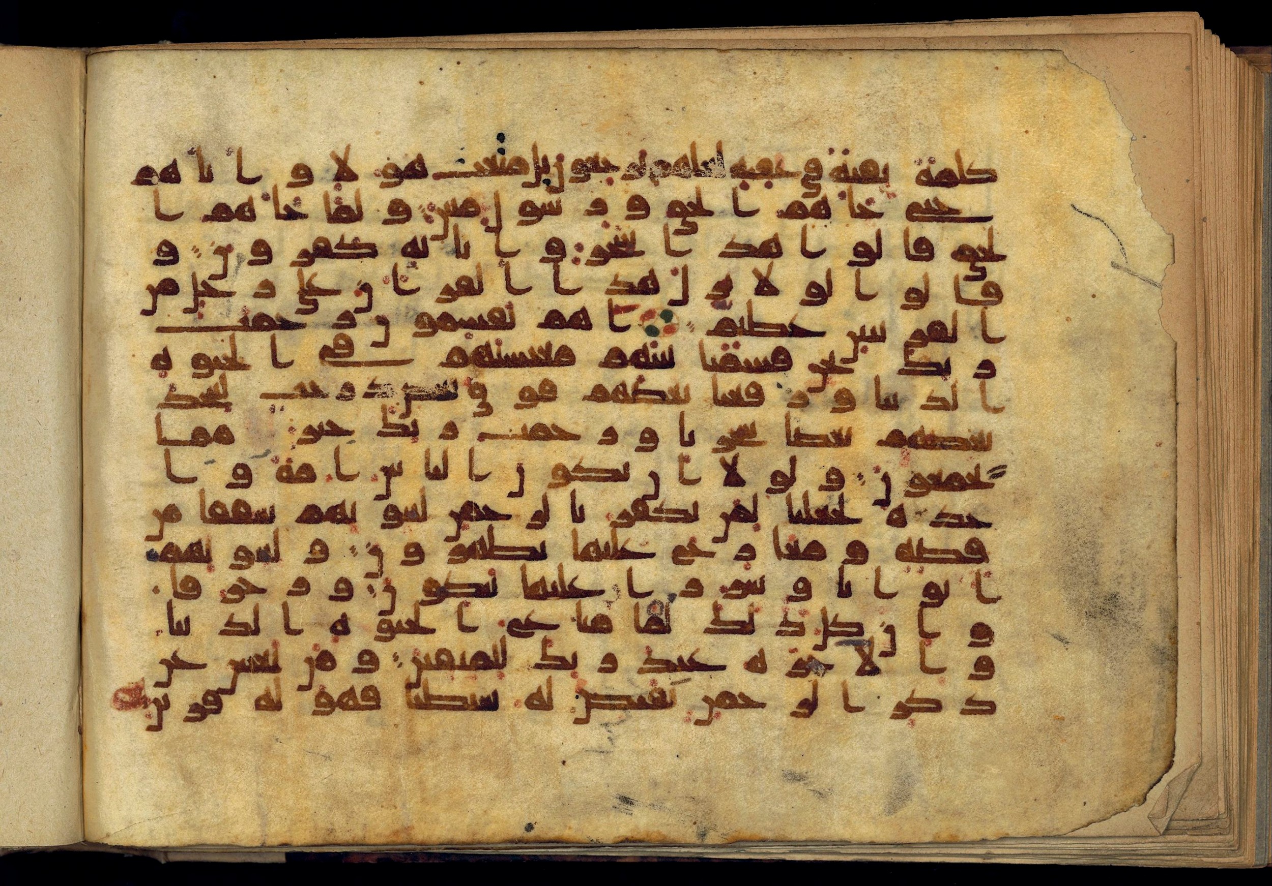 Paris, Bibliothèque nationale de France, Arabe 370 (c), in Kufic D.I script, showing Surah 43:32 from Mid 8th to Late 10th Century AD found in al-Fusṭāṭ (Old Cairo), Egypt, currently housed at Bibliothèque nationale de France, Paris