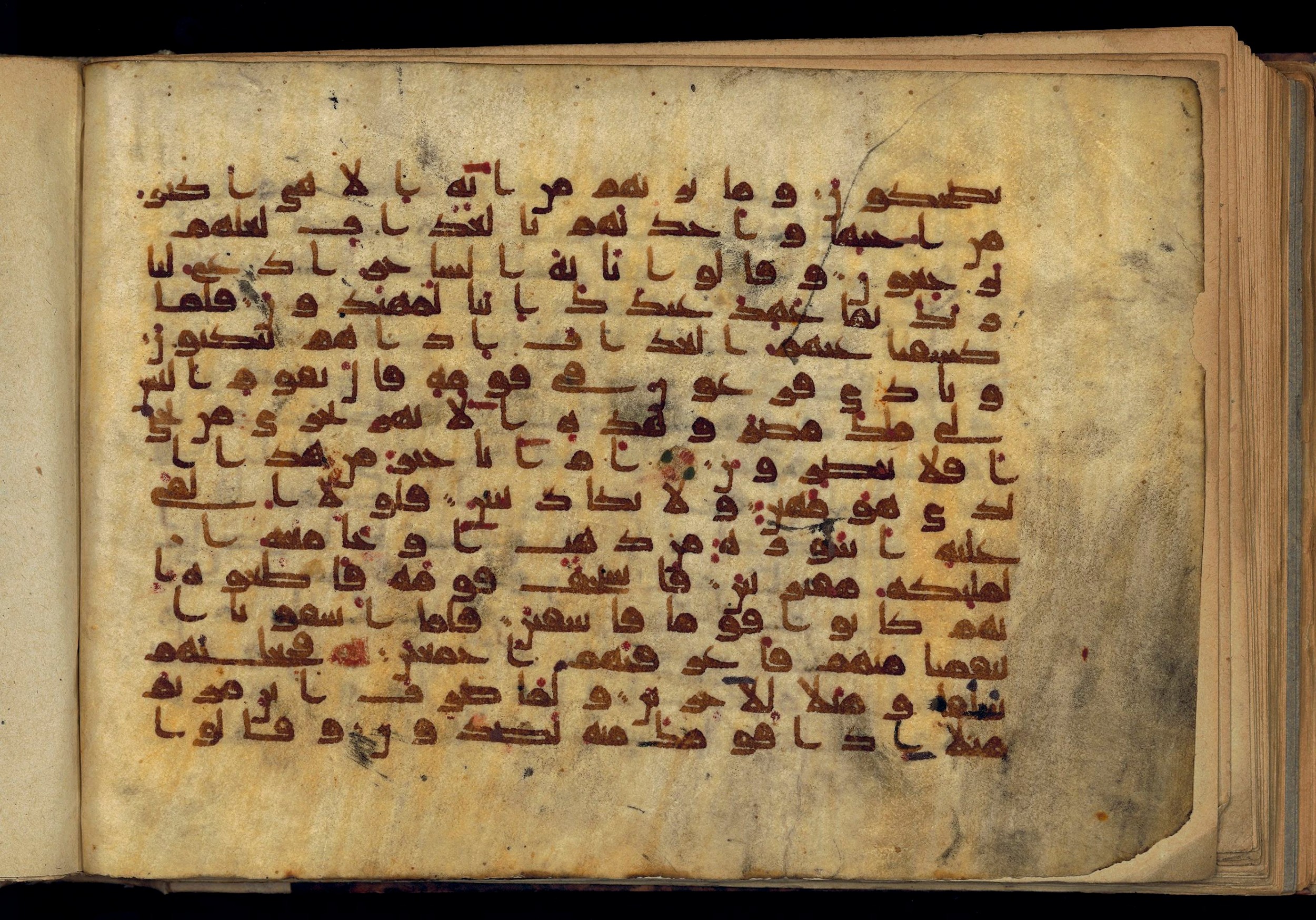 Paris, Bibliothèque nationale de France, Arabe 370 (c), in Kufic D.I script, showing Surah 43:49 from Mid 8th to Late 10th Century AD found in al-Fusṭāṭ (Old Cairo), Egypt, currently housed at Bibliothèque nationale de France, Paris