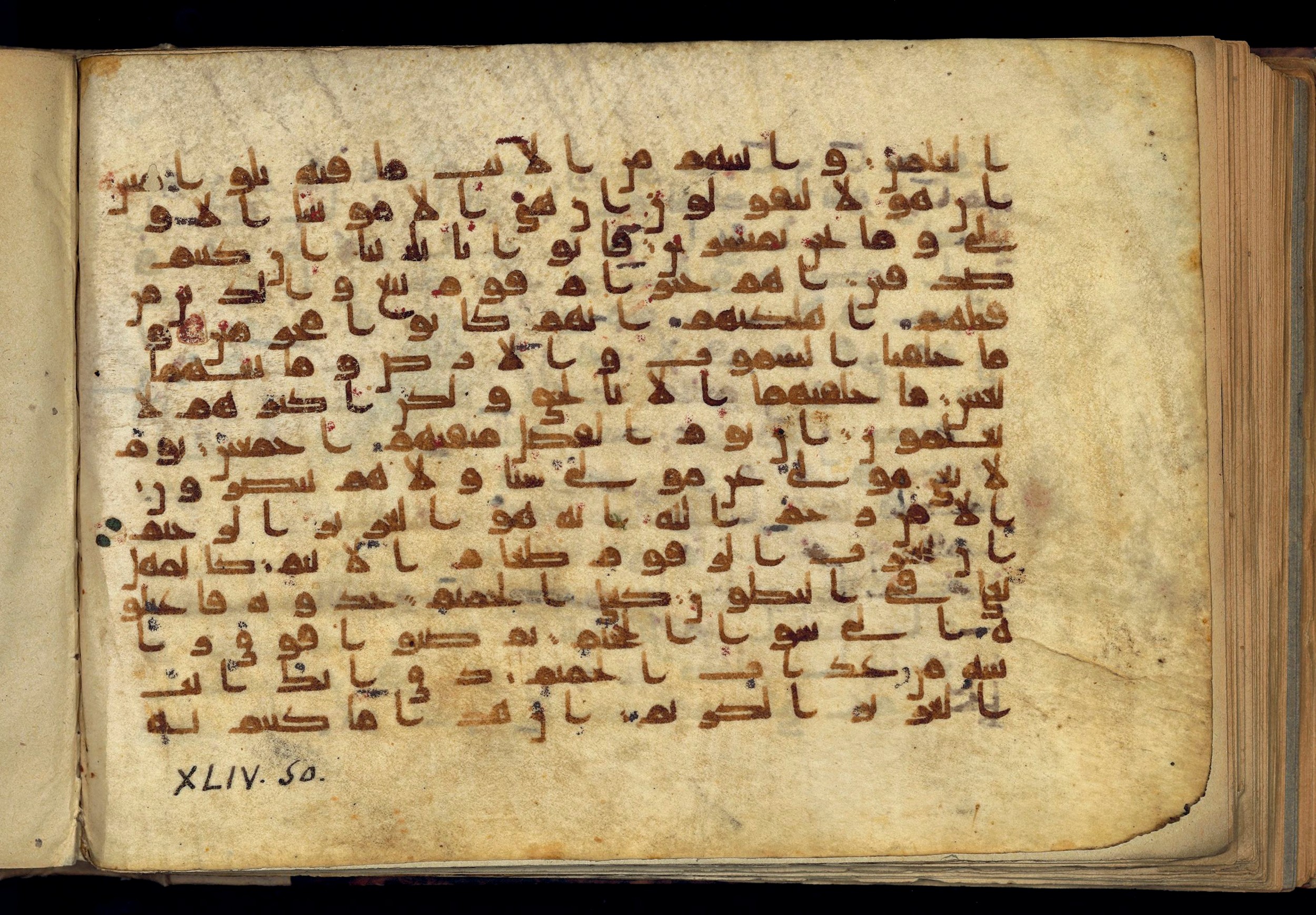 Paris, Bibliothèque nationale de France, Arabe 370 (c), in Kufic D.I script, showing Surah 44:39 from Mid 8th to Late 10th Century AD found in al-Fusṭāṭ (Old Cairo), Egypt, currently housed at Bibliothèque nationale de France, Paris