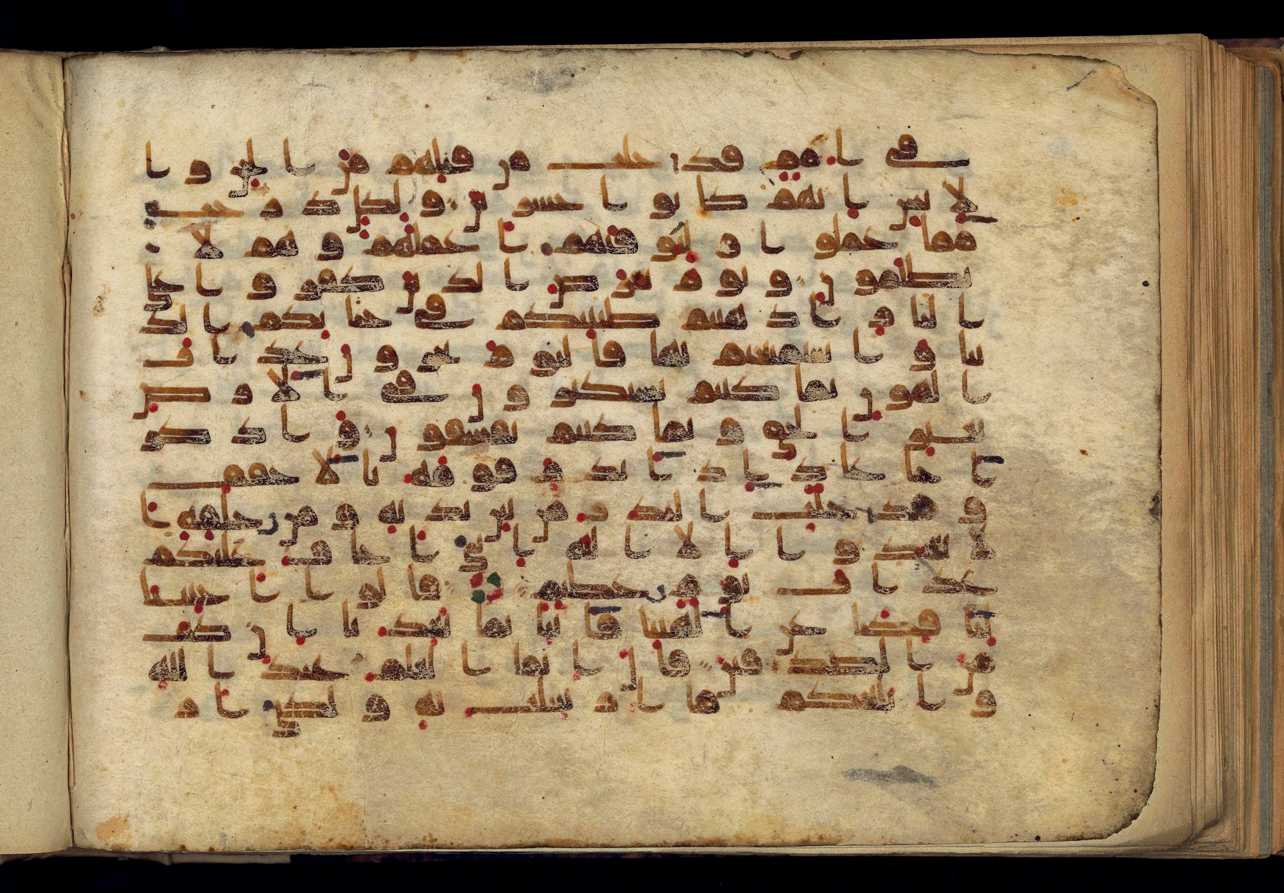 Paris, Bibliothèque nationale de France, Arabe 370 (c) (Scan 2), in Kufic D.I script, showing Surah 46:18 from Mid 8th to Late 10th Century AD found in al-Fusṭāṭ (Old Cairo), Egypt, currently housed at Bibliothèque nationale de France, Paris