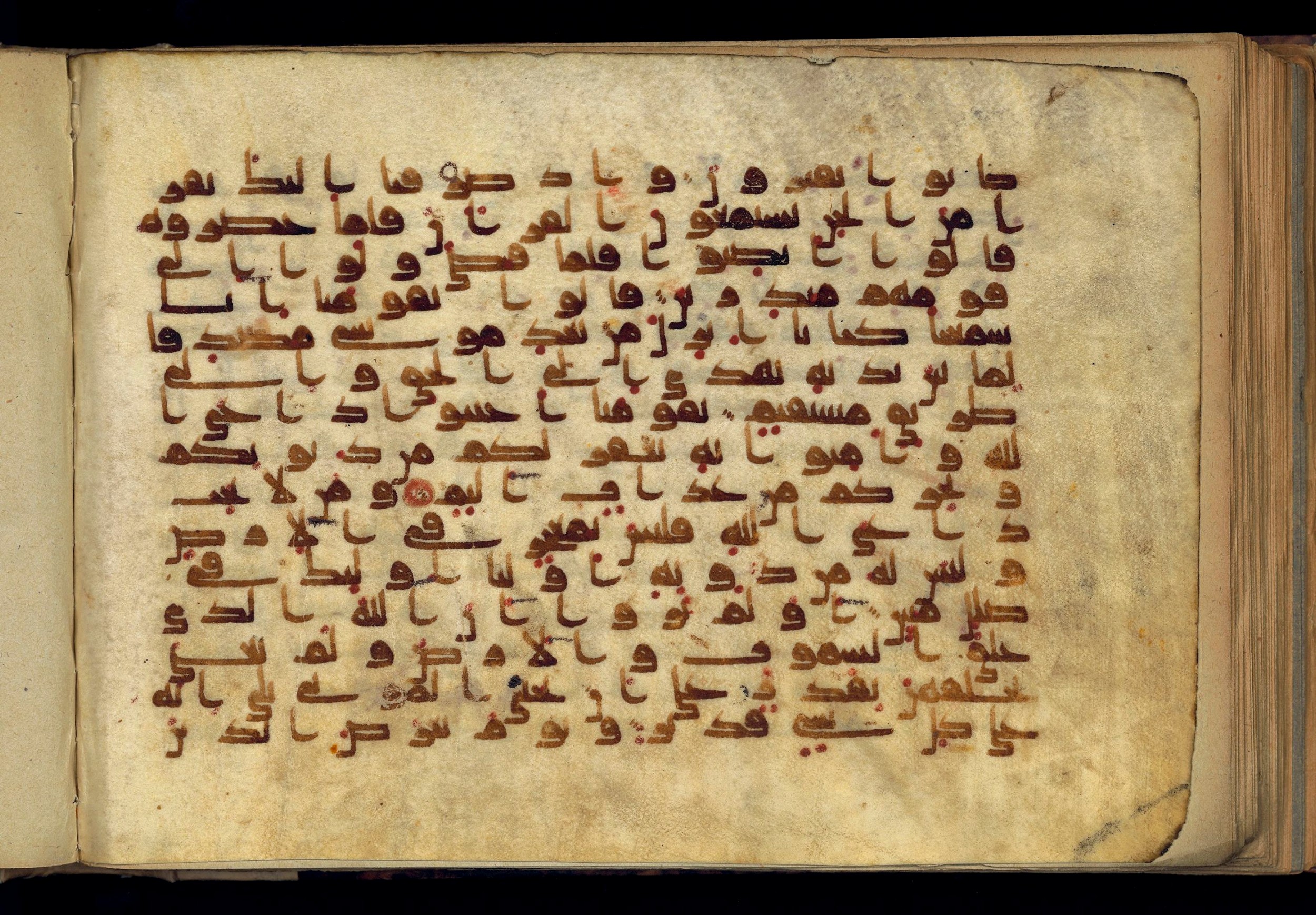 Paris, Bibliothèque nationale de France, Arabe 370 (c), in Kufic D.I script, showing Surah 46:32 from Mid 8th to Late 10th Century AD found in al-Fusṭāṭ (Old Cairo), Egypt, currently housed at Bibliothèque nationale de France, Paris