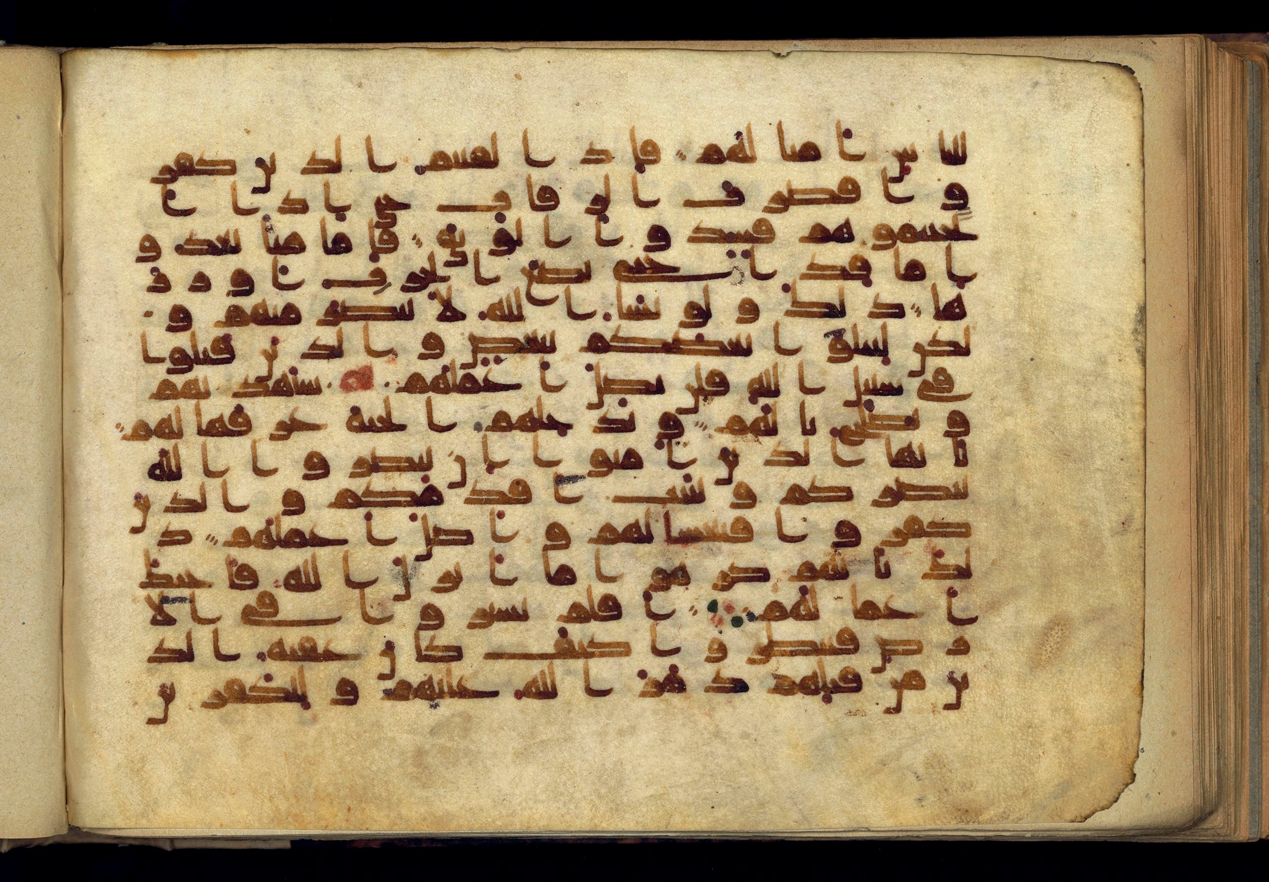 Paris, Bibliothèque nationale de France, Arabe 370 (c) (Scan 2), in Kufic D.I script, showing Surah 47:3 from Mid 8th to Late 10th Century AD found in al-Fusṭāṭ (Old Cairo), Egypt, currently housed at Bibliothèque nationale de France, Paris