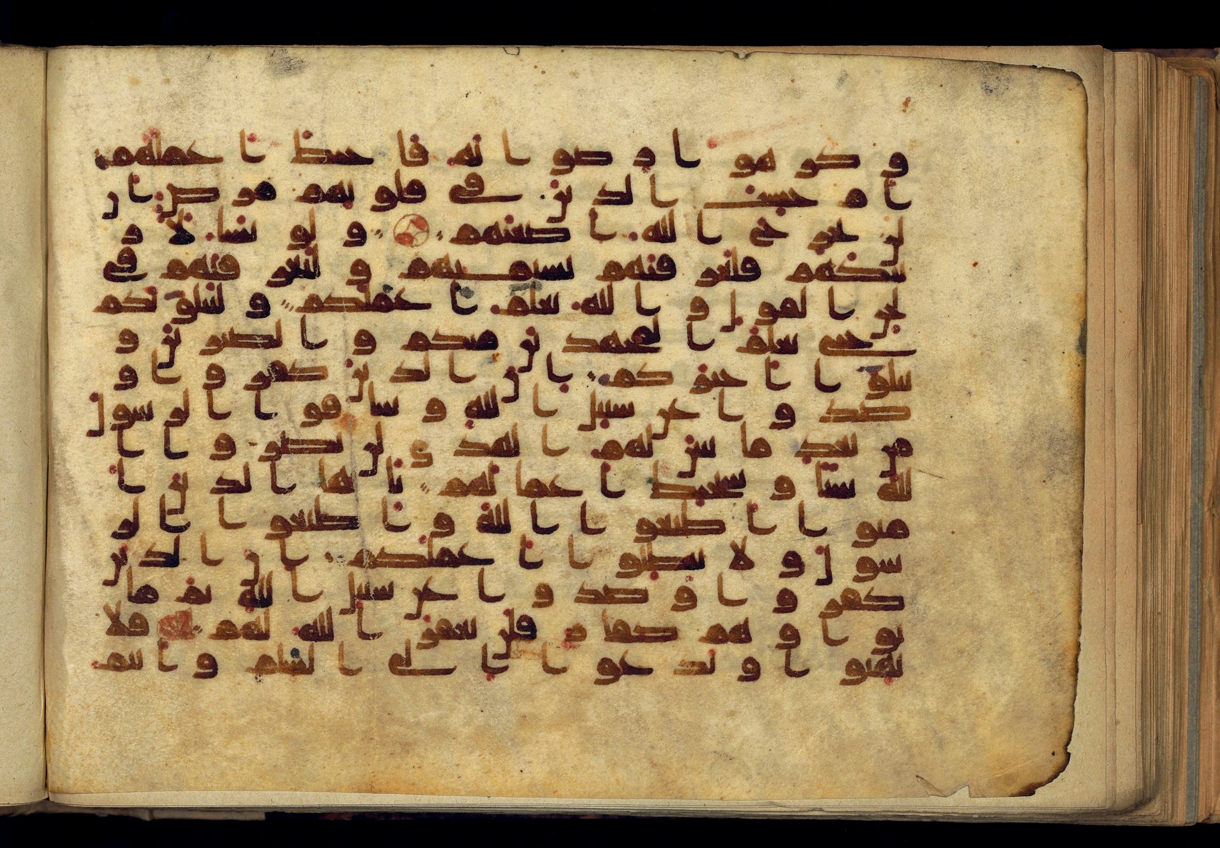 Paris, Bibliothèque nationale de France, Arabe 370 (c), in Kufic D.I script, showing Surah 47:32 from Mid 8th to Late 10th Century AD found in al-Fusṭāṭ (Old Cairo), Egypt, currently housed at Bibliothèque nationale de France, Paris