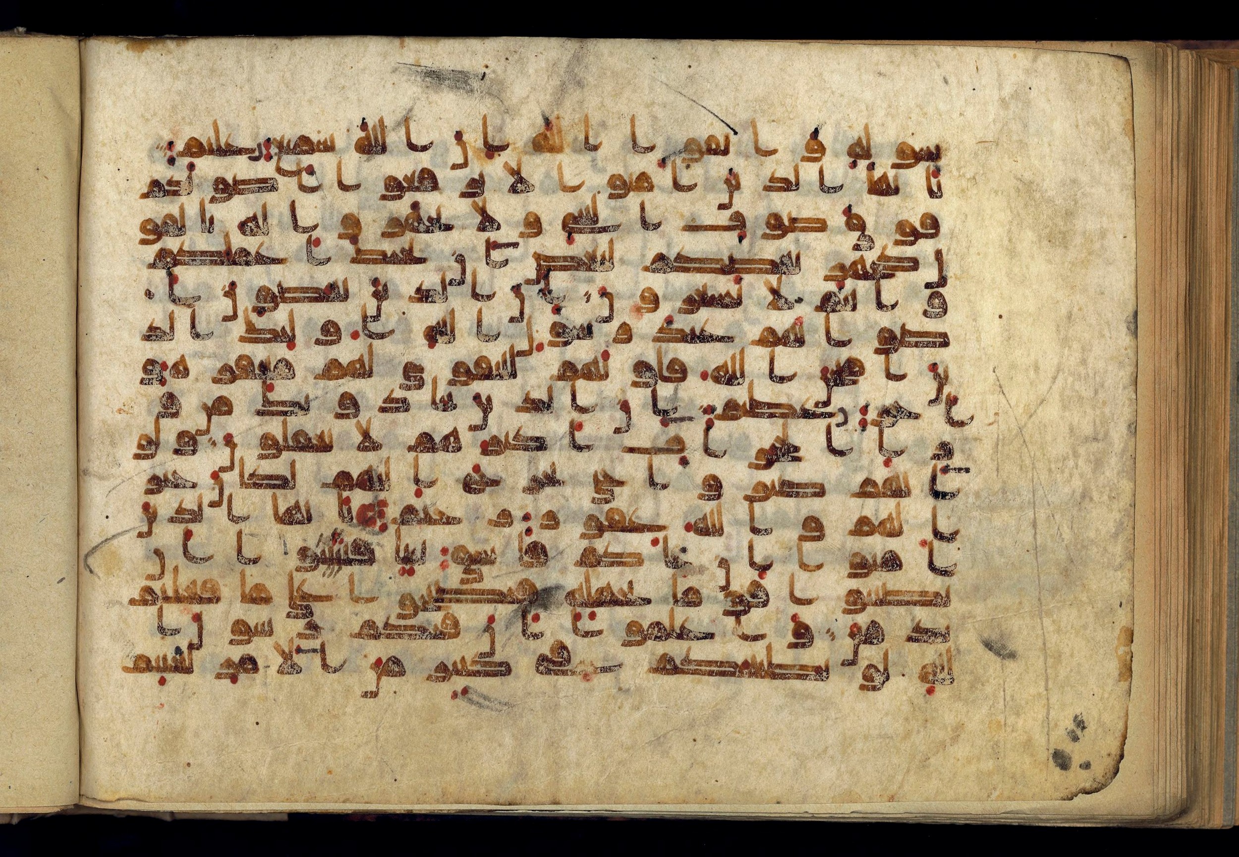 Paris, Bibliothèque nationale de France, Arabe 370 (c), in Kufic D.I script, showing Surah 49:2 from Mid 8th to Late 10th Century AD found in al-Fusṭāṭ (Old Cairo), Egypt, currently housed at Bibliothèque nationale de France, Paris