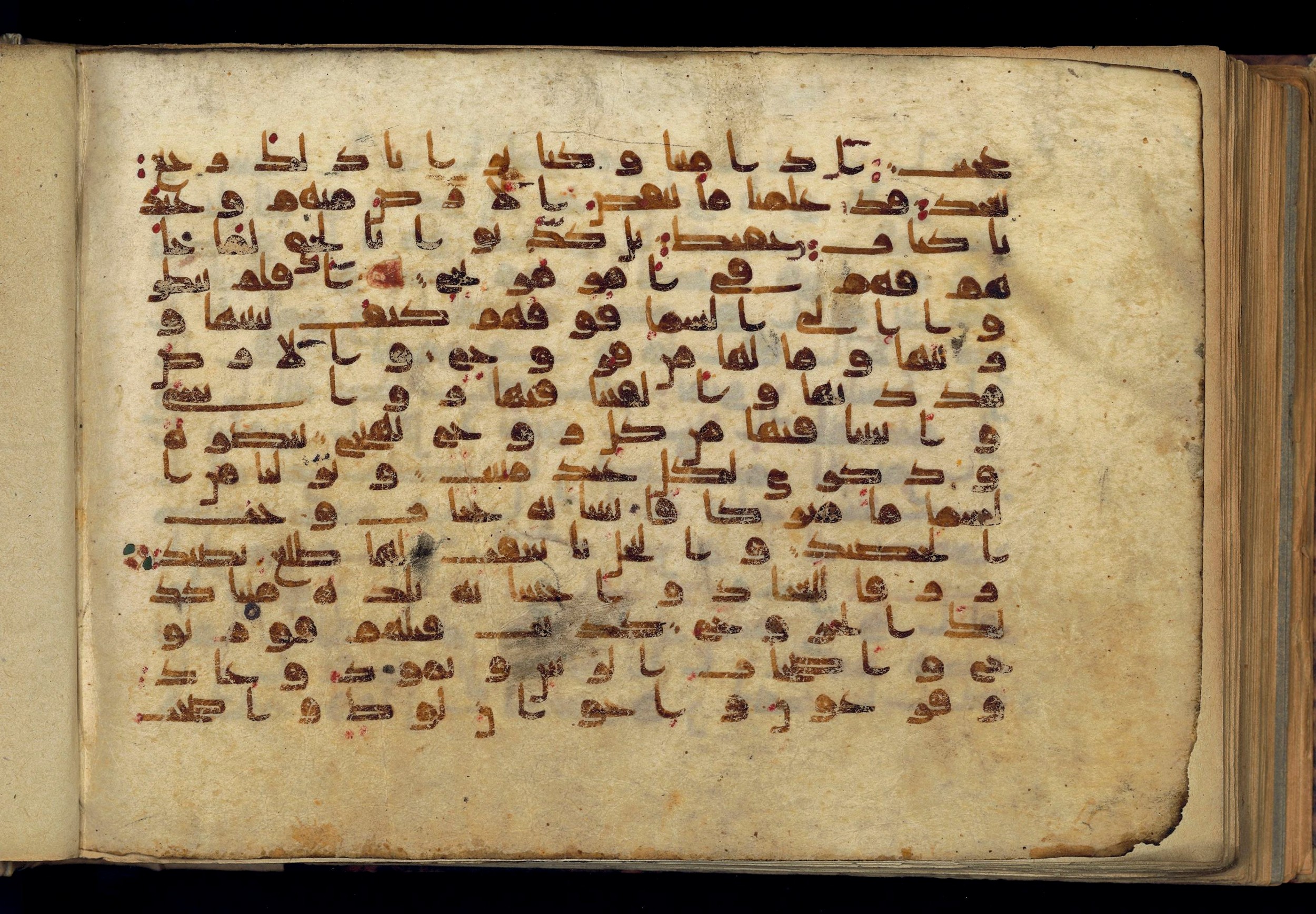 Paris, Bibliothèque nationale de France, Arabe 370 (c) (Scan 2), in Kufic D.I script, showing Surah 50:2 from Mid 8th to Late 10th Century AD found in al-Fusṭāṭ (Old Cairo), Egypt, currently housed at Bibliothèque nationale de France, Paris