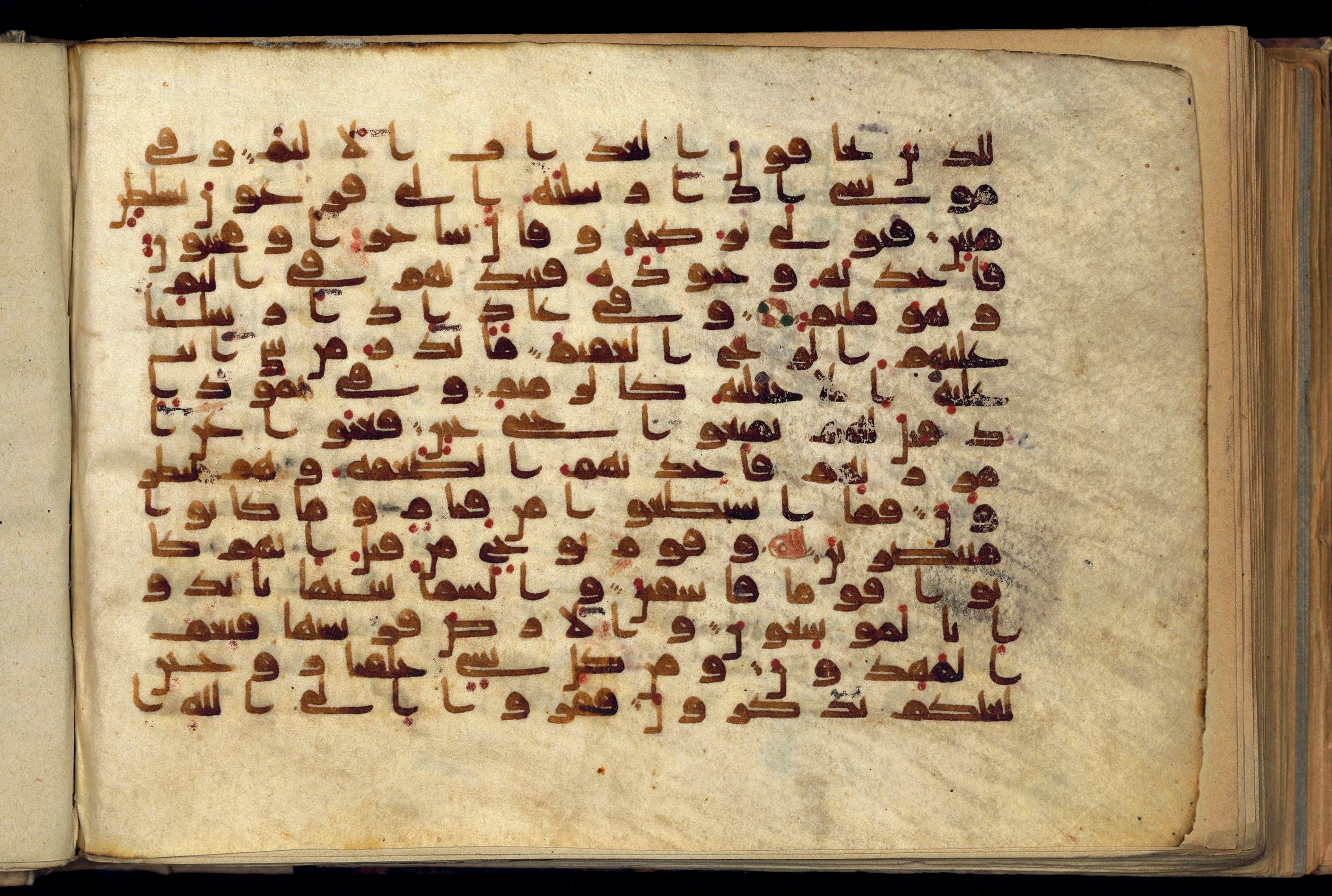 Paris, Bibliothèque nationale de France, Arabe 370 (c), in Kufic D.I script, showing Surah 51:41 from Mid 8th to Late 10th Century AD found in al-Fusṭāṭ (Old Cairo), Egypt, currently housed at Bibliothèque nationale de France, Paris