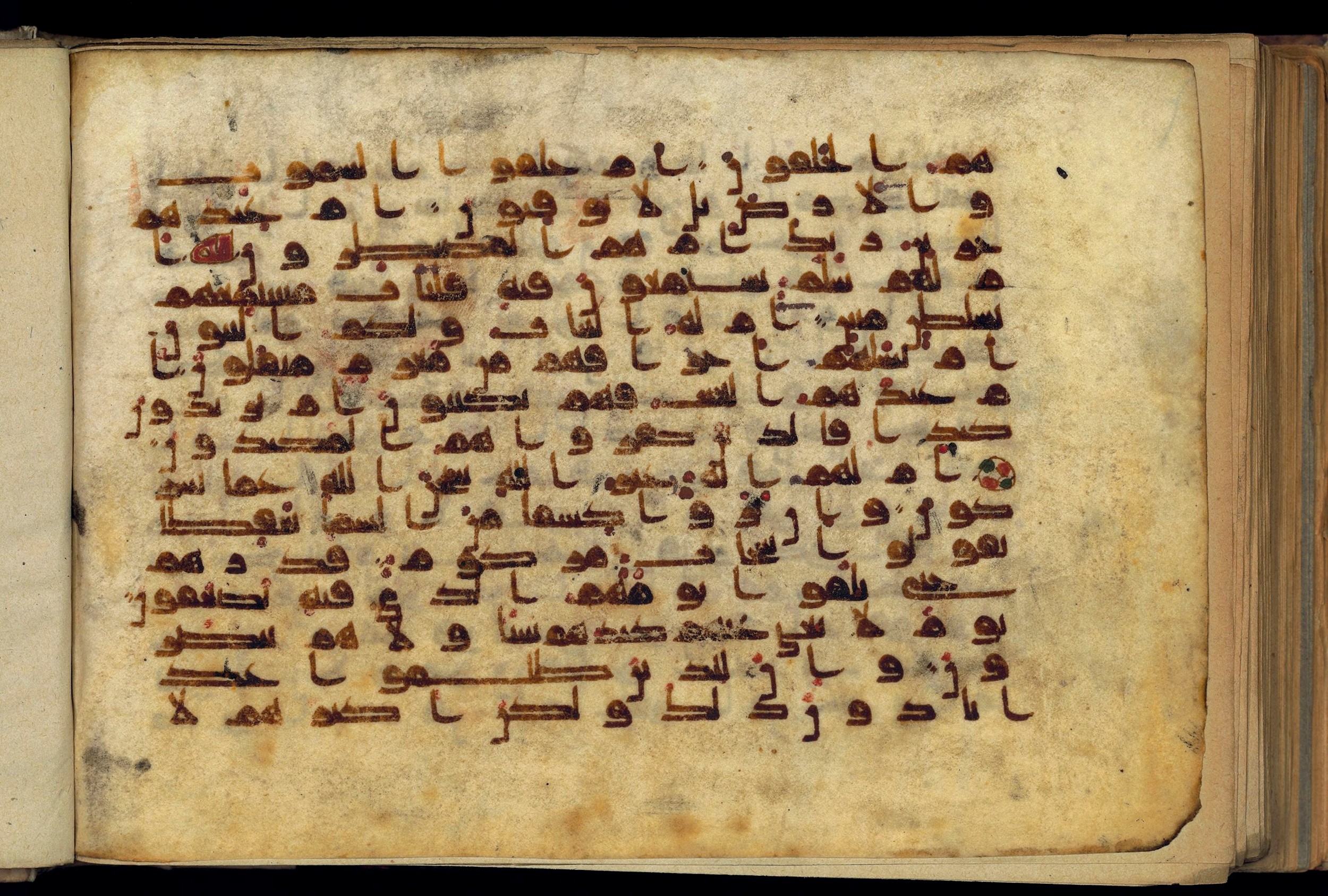 Paris, Bibliothèque nationale de France, Arabe 370 (c), in Kufic D.I script, showing Surah 52:39 from Mid 8th to Late 10th Century AD found in al-Fusṭāṭ (Old Cairo), Egypt, currently housed at Bibliothèque nationale de France, Paris