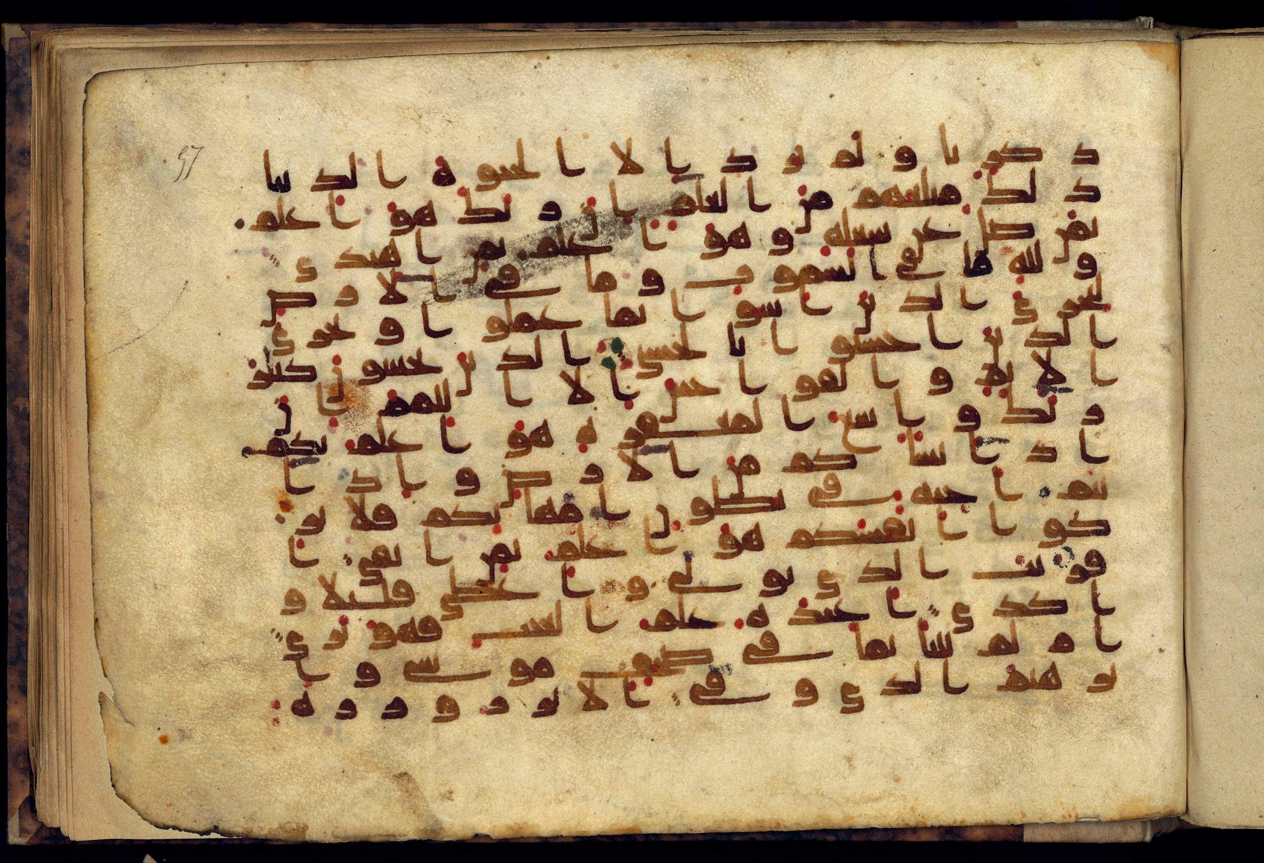 Paris, Bibliothèque nationale de France, Arabe 370 (c), in Kufic D.I script, showing Surah 53:32 from Mid 8th to Late 10th Century AD found in al-Fusṭāṭ (Old Cairo), Egypt, currently housed at Bibliothèque nationale de France, Paris