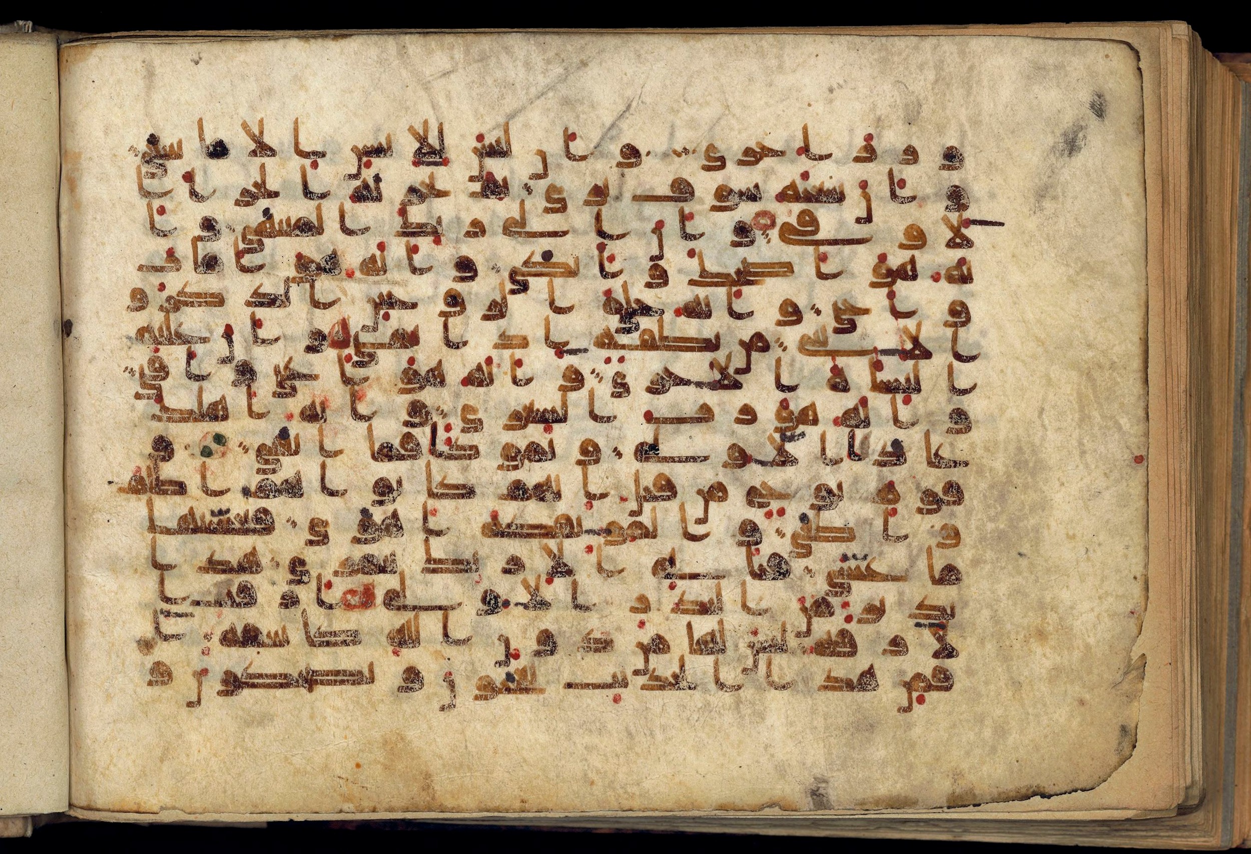 Paris, Bibliothèque nationale de France, Arabe 370 (c), in Kufic D.I script, showing Surah 53:39 from Mid 8th to Late 10th Century AD found in al-Fusṭāṭ (Old Cairo), Egypt, currently housed at Bibliothèque nationale de France, Paris