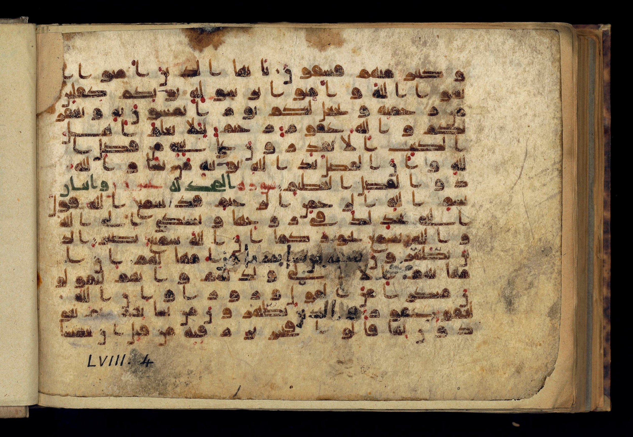 Paris, Bibliothèque nationale de France, Arabe 370 (c), in Kufic D.I script, showing Surah 58:2 from Mid 8th to Late 10th Century AD found in al-Fusṭāṭ (Old Cairo), Egypt, currently housed at Bibliothèque nationale de France, Paris