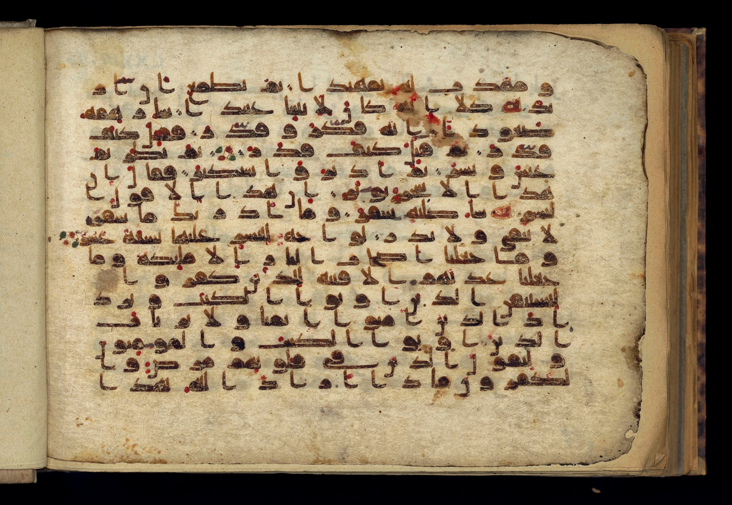 Paris, Bibliothèque nationale de France, Arabe 370 (c), in Kufic D.I script, showing Surah 74:21 from Mid 8th to Late 10th Century AD found in al-Fusṭāṭ (Old Cairo), Egypt, currently housed at Bibliothèque nationale de France, Paris