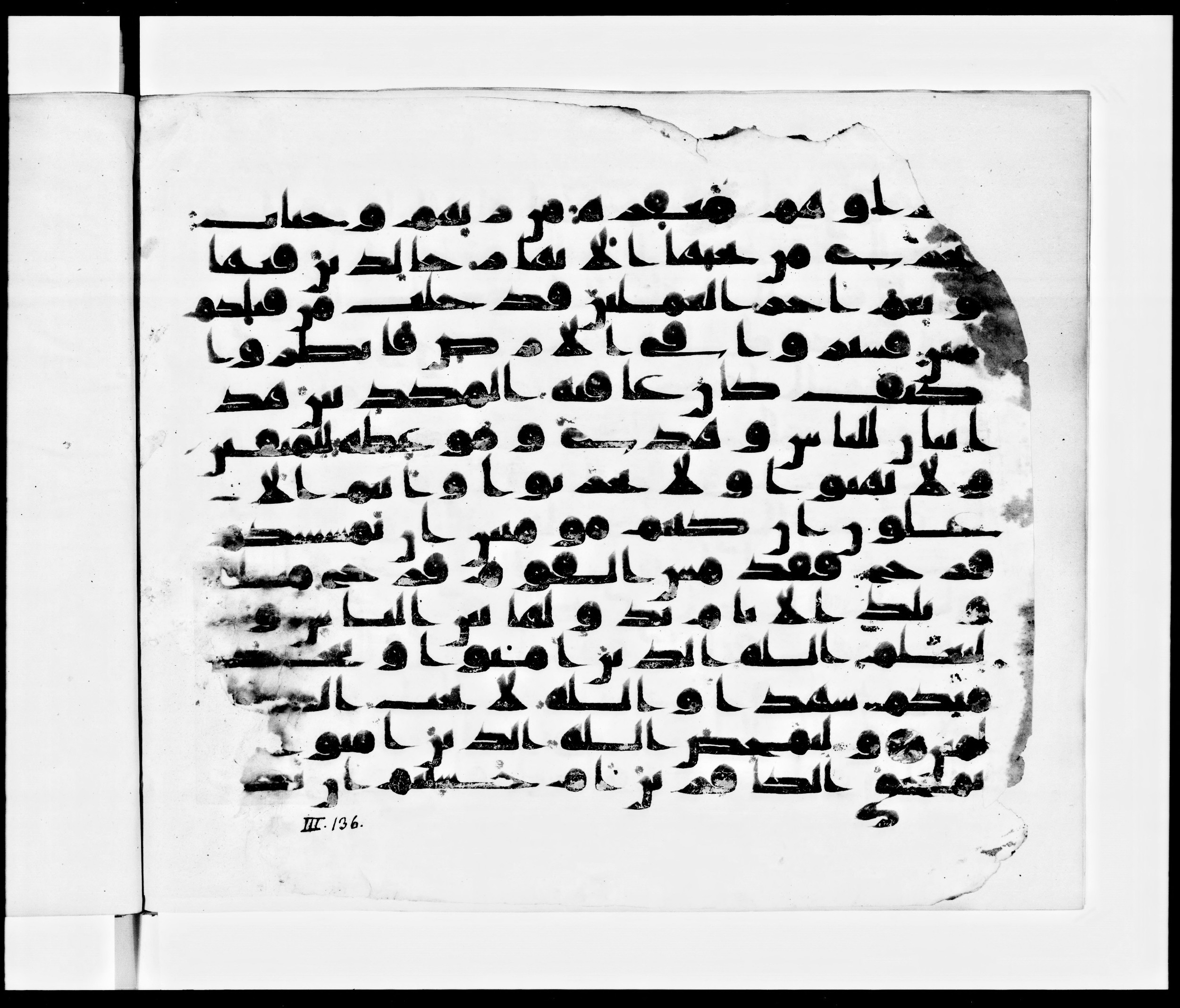 Arabe 371 (Scan 2), in kūfī (subtype not classified) script, showing Surah 3:136 from Mid 8th to Late 10th Century AD found in Fustat (Old Cairo), Egypt, currently housed at Bibliothèque nationale de France, Paris