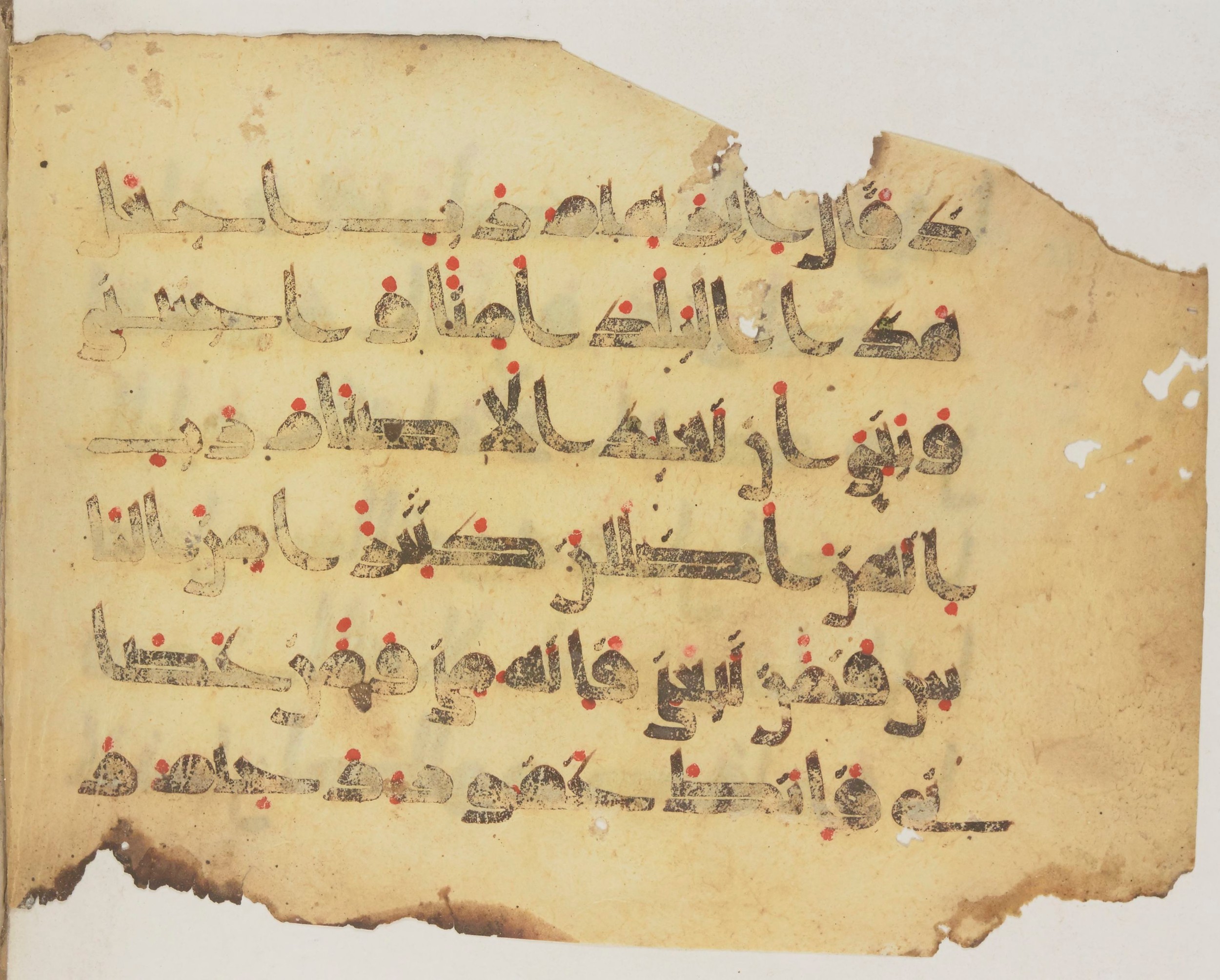 Paris, Bibliothèque nationale de France, Arabe 372 (Scan 2), in kūfī (type D) script, showing Surah 14:35 from 9th Century AD found in Fustat (Old Cairo), Egypt, currently housed at Bibliothèque nationale de France, Paris