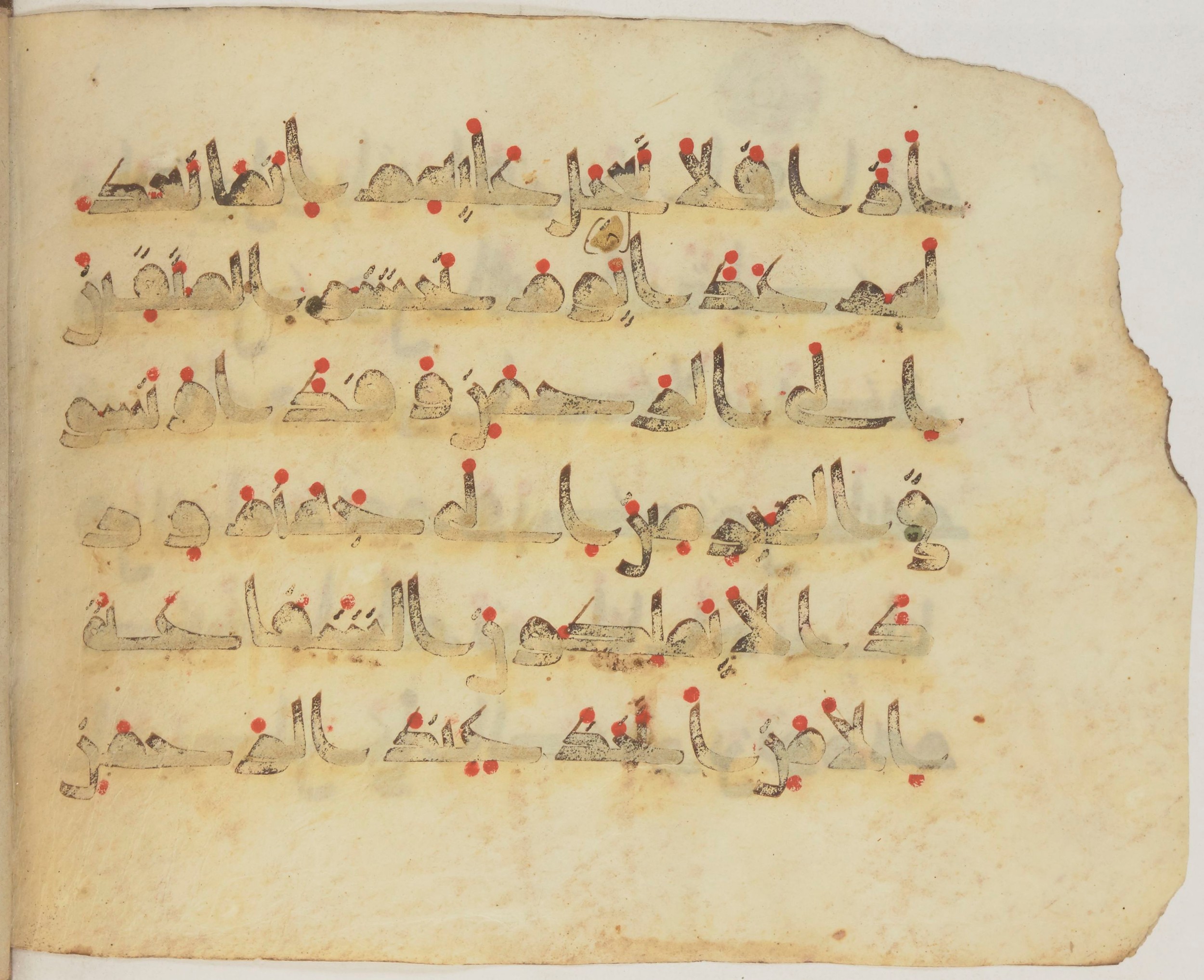 Paris, Bibliothèque nationale de France, Arabe 372 (Scan 2), in kūfī (type D) script, showing Surah 19:83 from 9th Century AD found in Fustat (Old Cairo), Egypt, currently housed at Bibliothèque nationale de France, Paris
