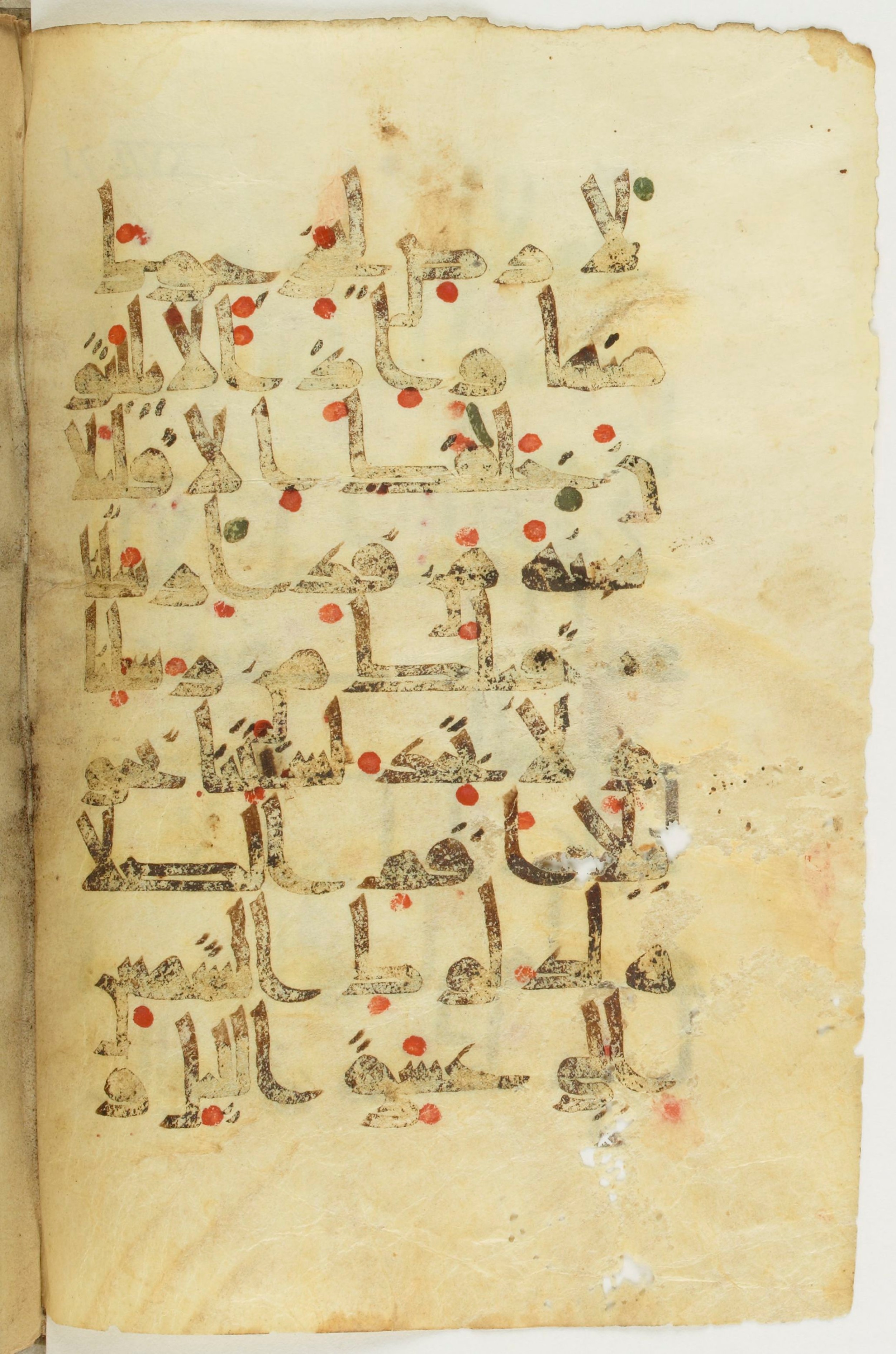 Paris, Bibliothèque nationale de France, Arabe 373 (b) (Scan 2), in kūfī D.Vb script, showing Surah 17:76 from 9th to 10th Century AD found in al-Fusṭāṭ (Old Cairo), Egypt, currently housed at Bibliothèque nationale de France, Paris