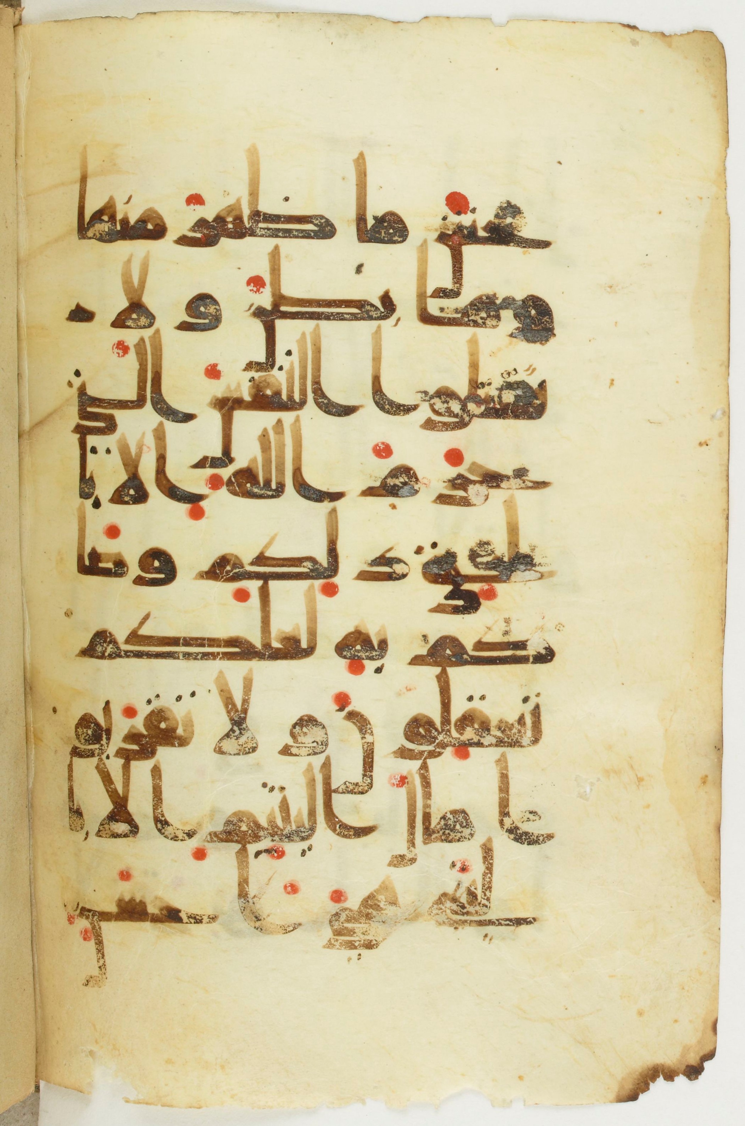 Paris, Bibliothèque nationale de France, Arabe 373 (c) (Scan 1), in Kufic D.Vb script, showing Surah 6:152 from 9th to 10th Century AD found in Fustat (Old Cairo), Egypt, currently housed at Bibliothèque nationale de France, Paris