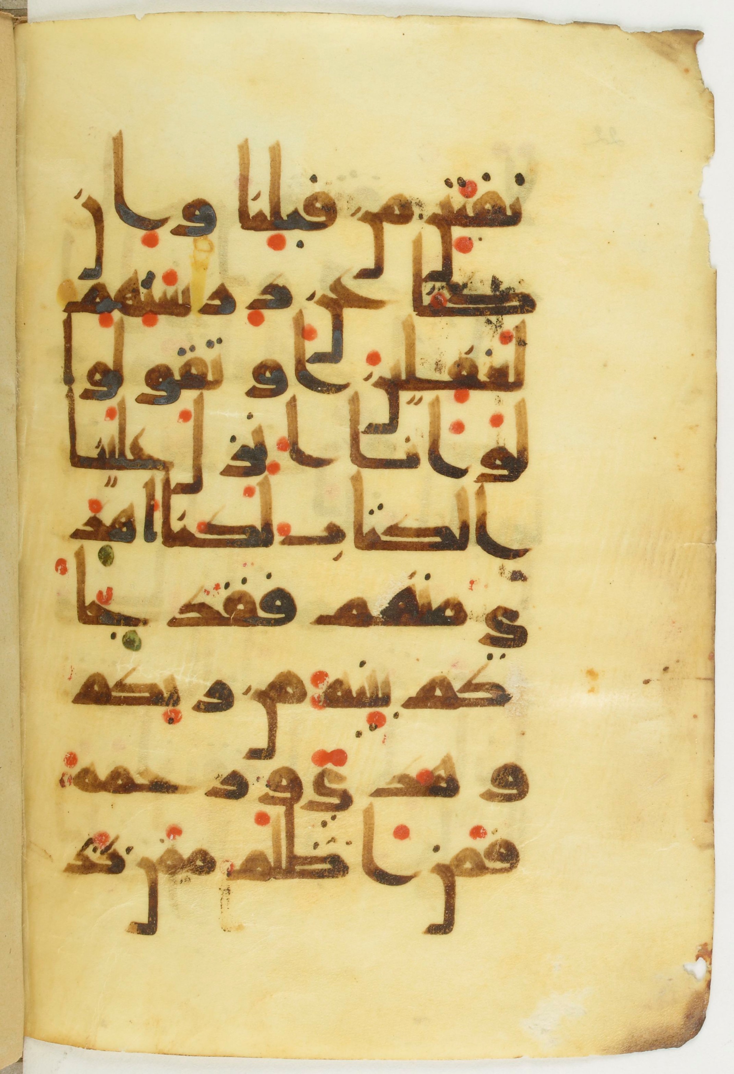 Paris, Bibliothèque nationale de France, Arabe 373 (c) (Scan 1), in Kufic D.Vb script, showing Surah 6:157 from 9th to 10th Century AD found in Fustat (Old Cairo), Egypt, currently housed at Bibliothèque nationale de France, Paris