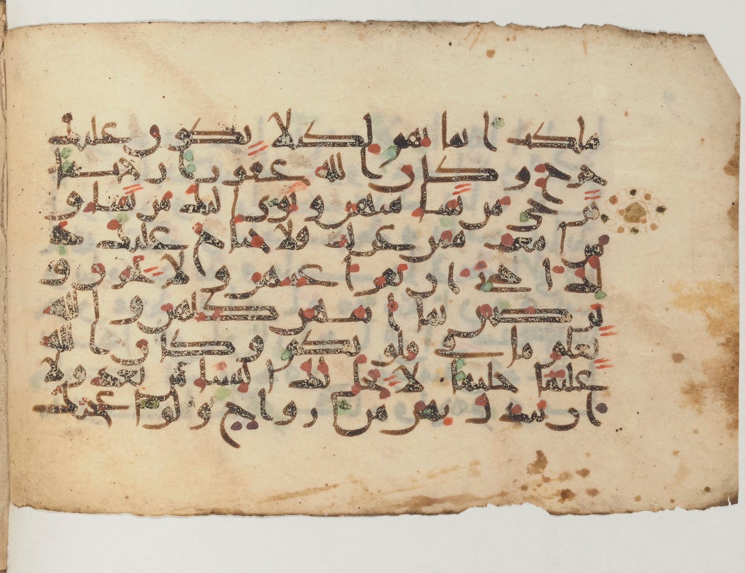 Paris, Bibliothèque nationale de France, Arabe 374 (a) (Scan 2), in New Style (type NS III) script, showing Surah 33:52 from Mid-9th to Late 10th Century AD found in al-Fusṭāṭ (Old Cairo), Egypt, currently housed at Bibliothèque nationale de France, Paris