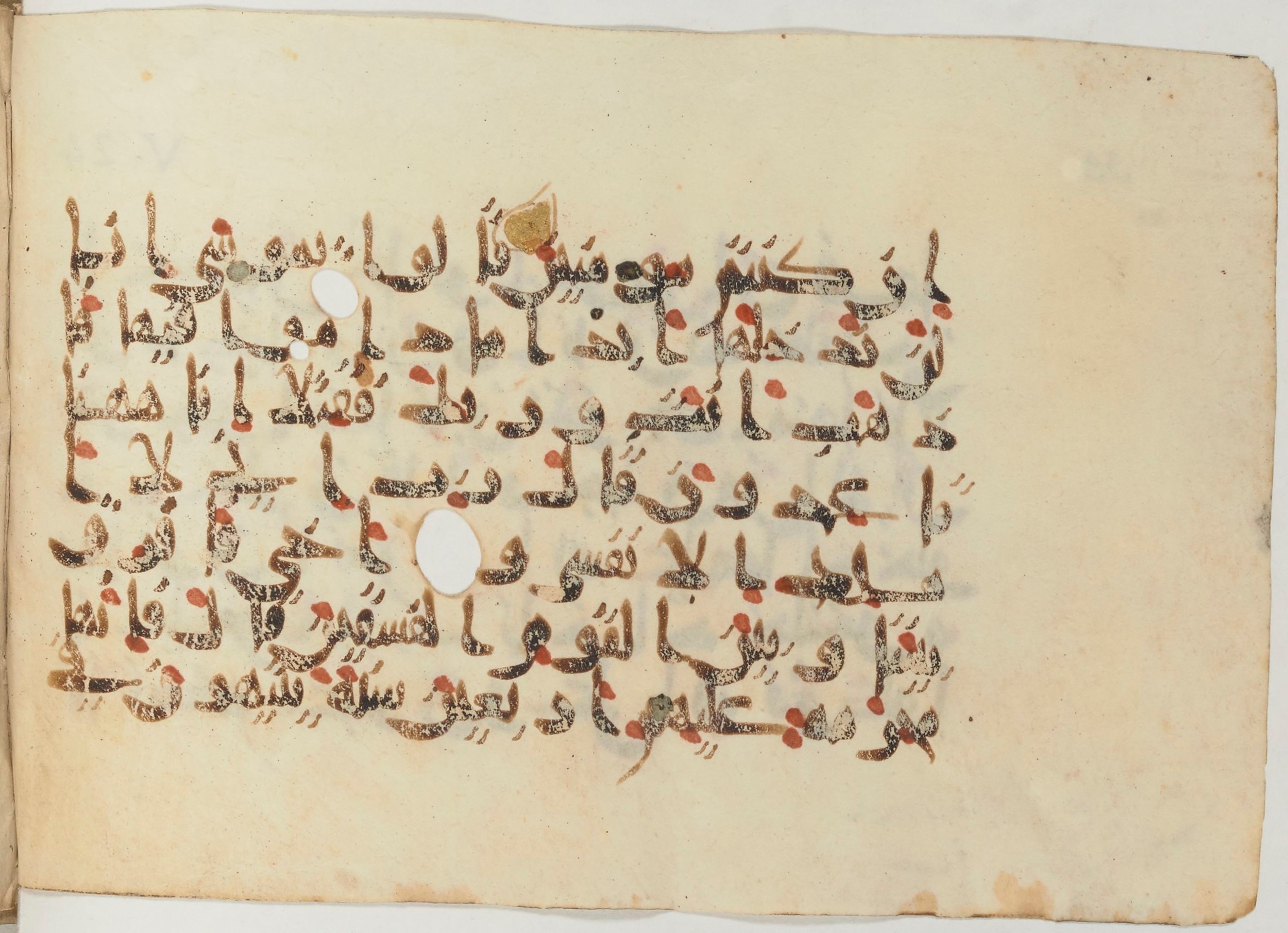 Paris, Bibliothèque nationale de France, Arabe 374 (c) (Scan 2), in New Style (type NS III) script, showing Surah 5:23 from Mid 9th to Late 10th Century AD found in Fustat (Old Cairo), Egypt, currently housed at Bibliothèque nationale de France, Paris