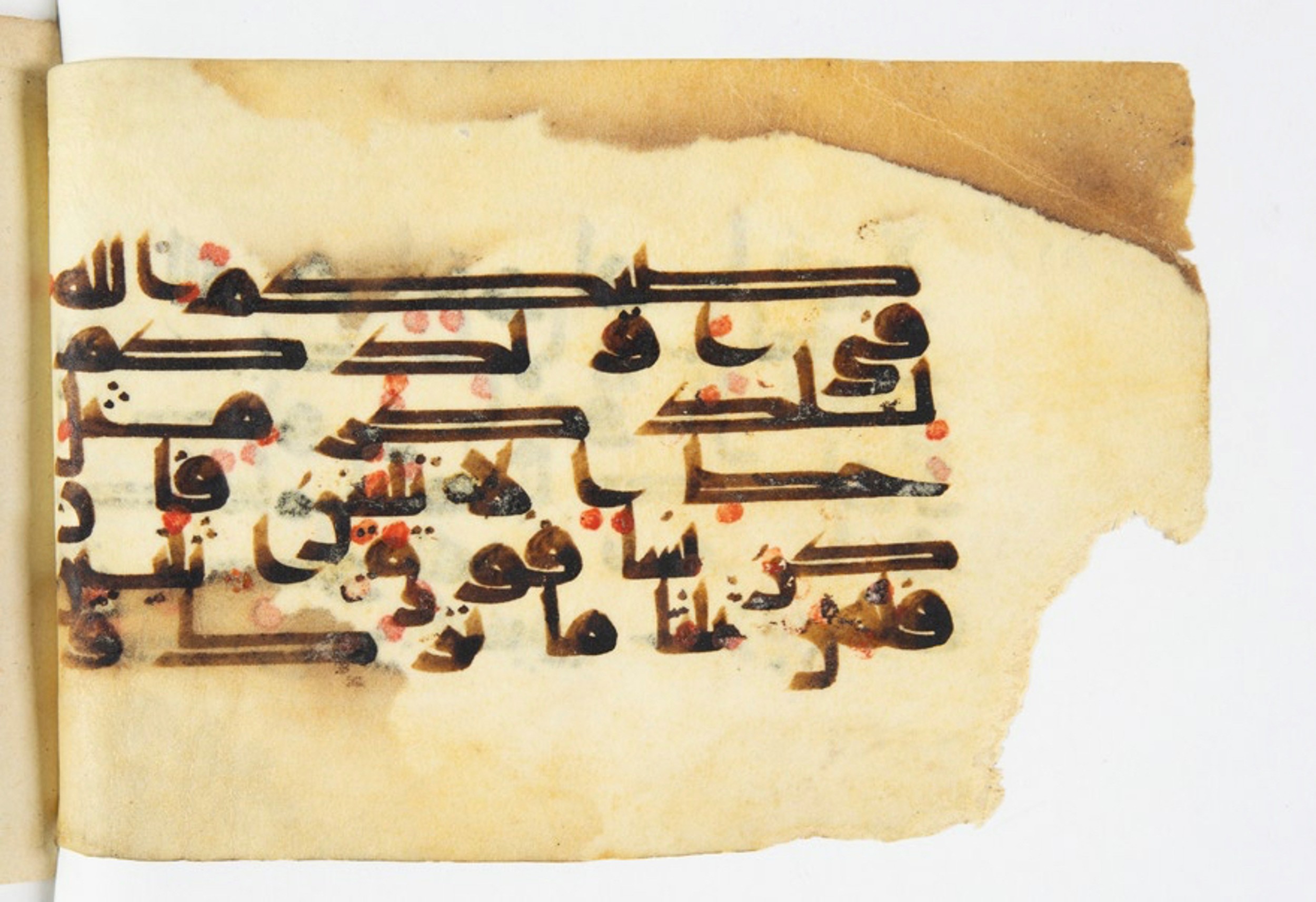 Arabe 375a (Scan 1), in Kūfī D script, showing Surah 4:11 from 9th to 10th Century AD found in Fustat (Old Cairo), Egypt, currently housed at Bibliothèque nationale de France, Paris