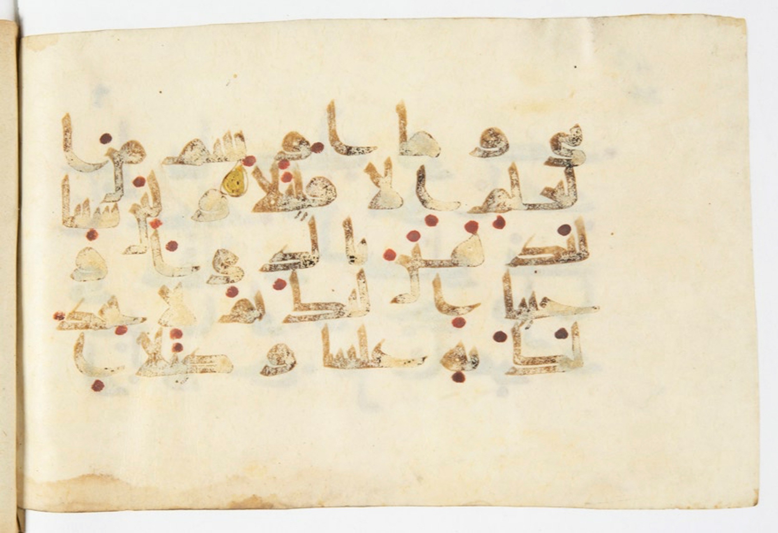 Paris, Bibliothèque nationale de France, Arabe 375 (b) (Scan 2), in kūfī (type D V a) script, showing Surah 17:85 from 9th to 10th Century AD found in Fustat (Old Cairo), Egypt, currently housed at Bibliothèque nationale de France, Paris