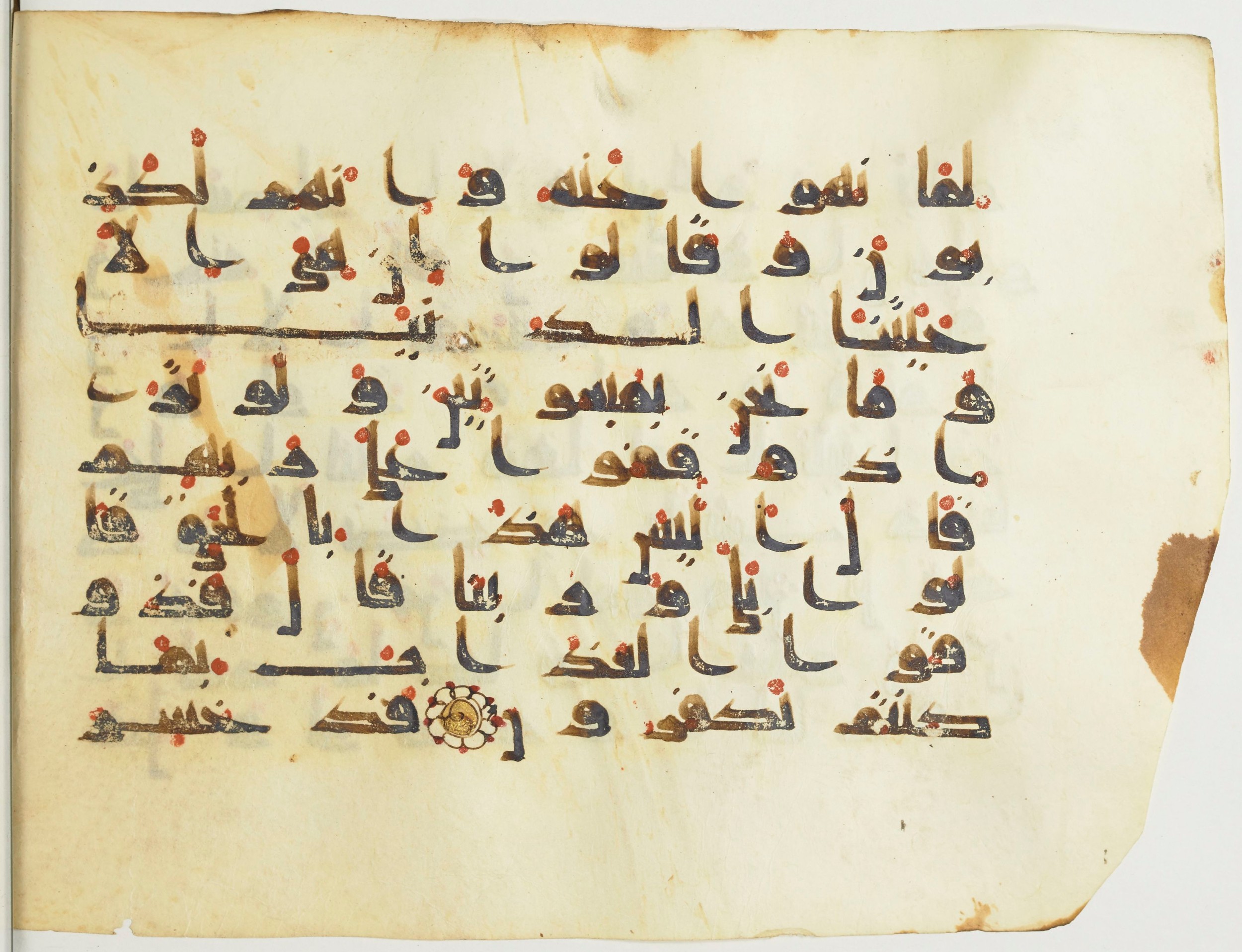BnF Arabe 376 (a) (Scan 2), in Kufic D.I script, showing Surah 6:28 from Mid 8th to Late 9th Century AD found in Fustat (Old Cairo), Egypt, currently housed at Bibliothèque nationale de France, Paris